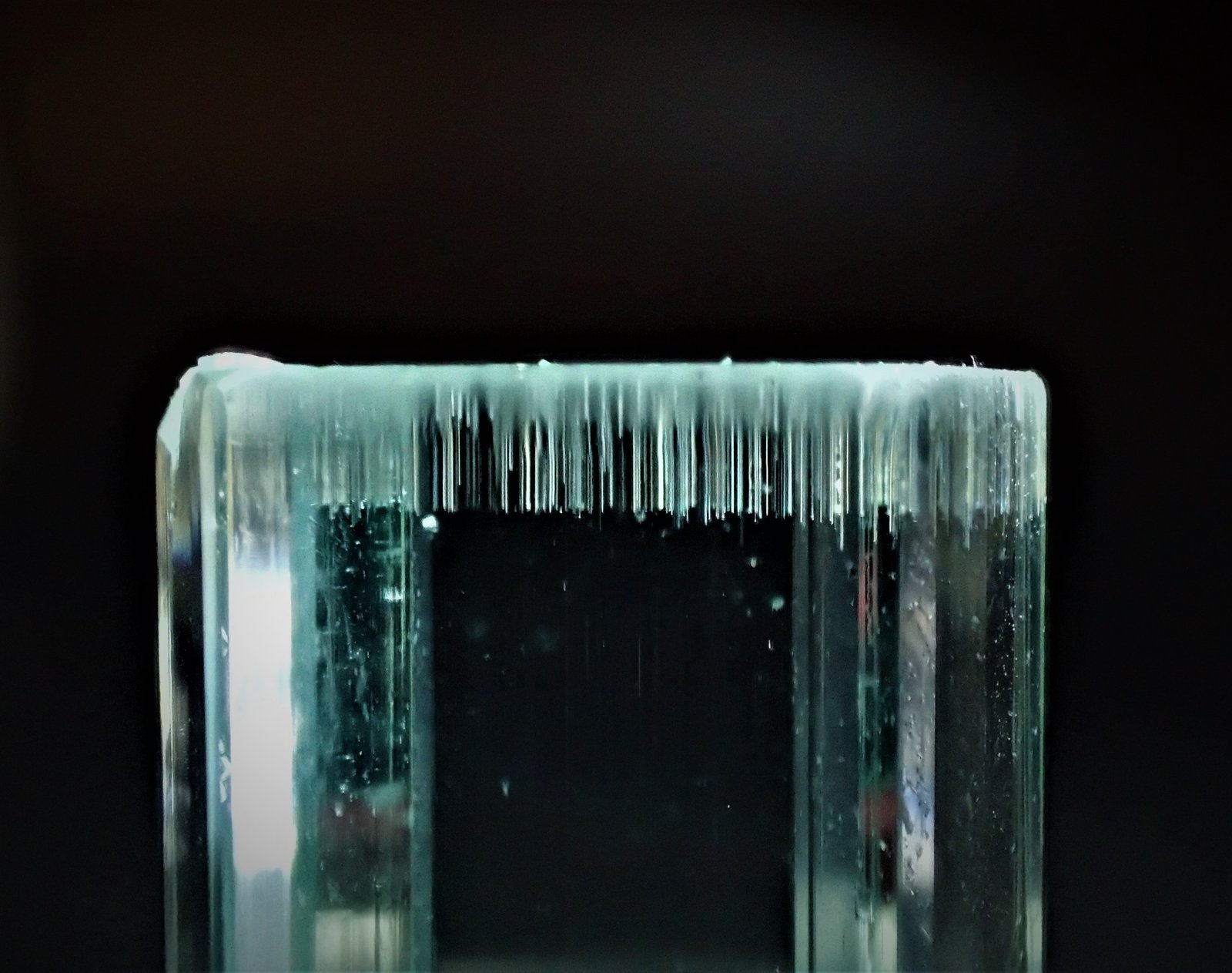 Beryl (variety aquamarine)
104 mm x  40 mm
(Autor: Don Lum)