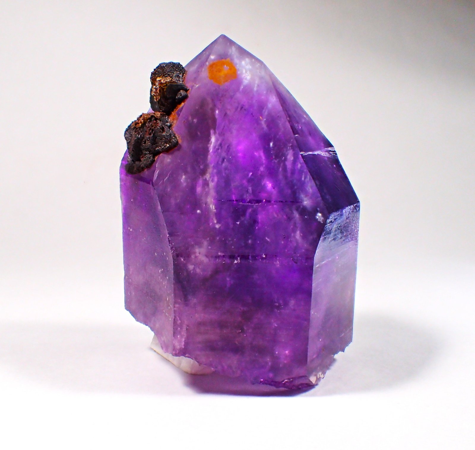 Quartz (variety amethyst)
88 mm x 60 mm x 56 mm
(Autor: Don Lum)