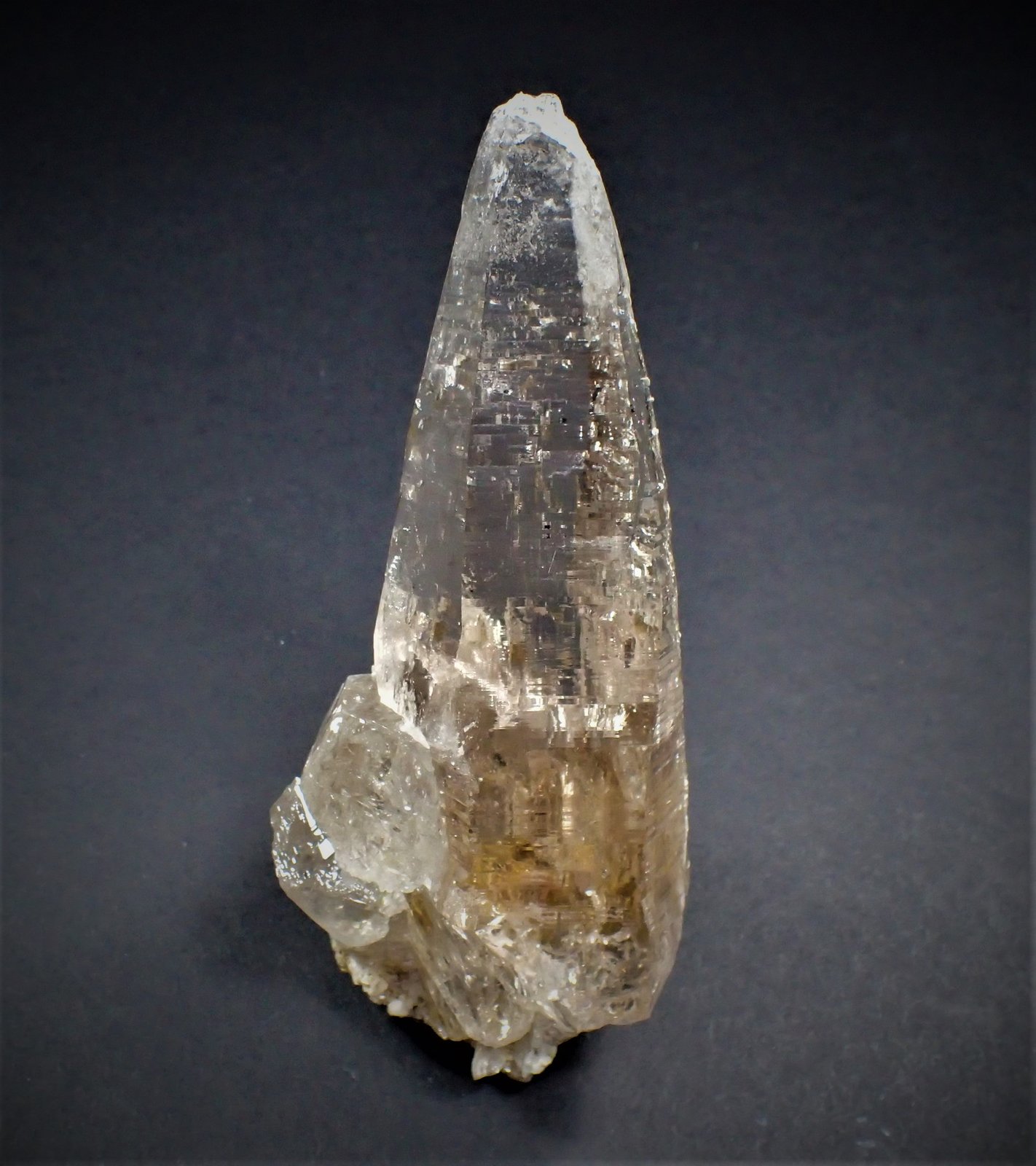 Quartz (tessin habit)
120 mm x 55 mm x 44 mm
(Autor: Don Lum)