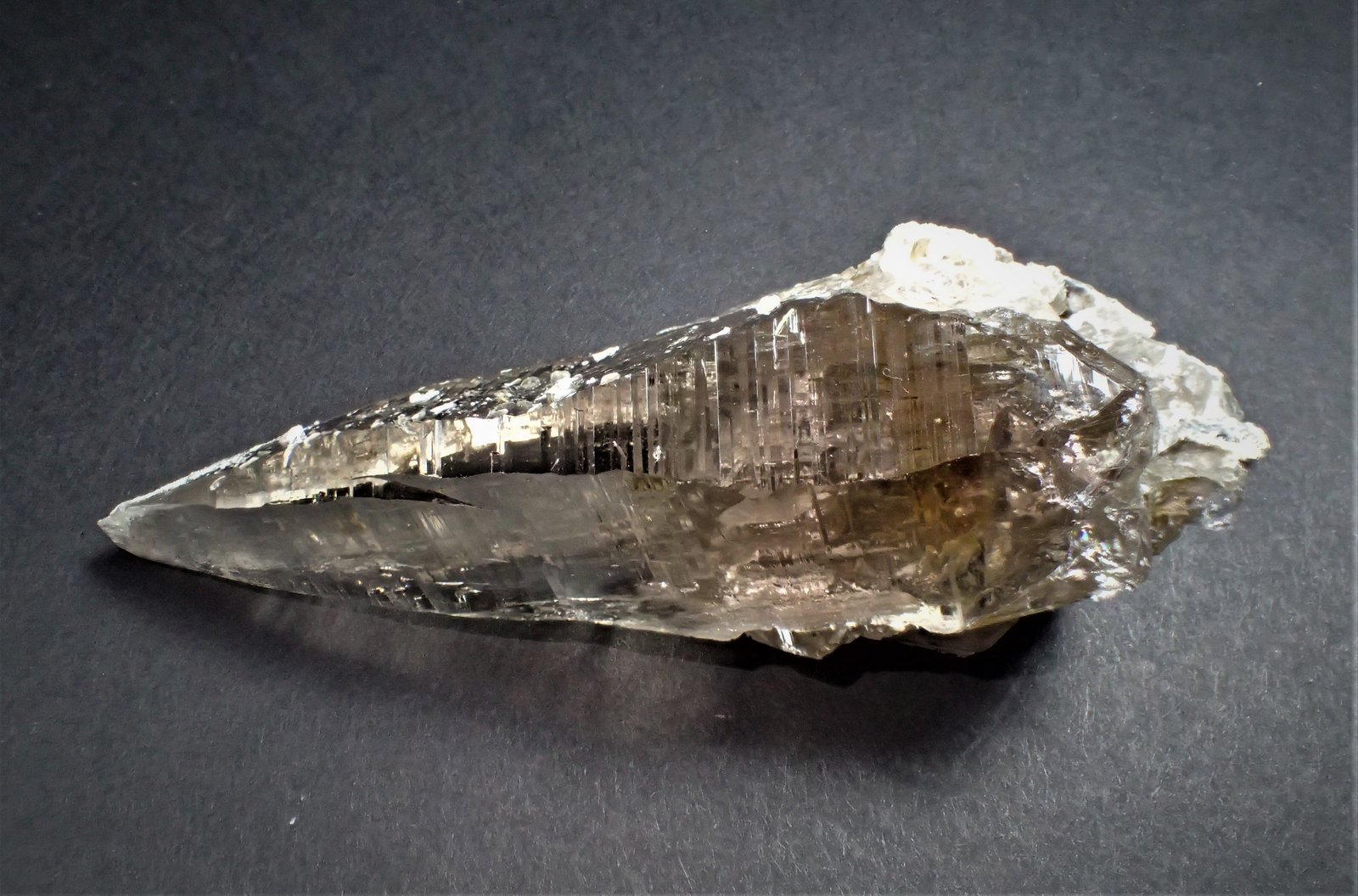 Quartz (tessin habit)
120 mm x 55 mm x 44 mm
(Autor: Don Lum)