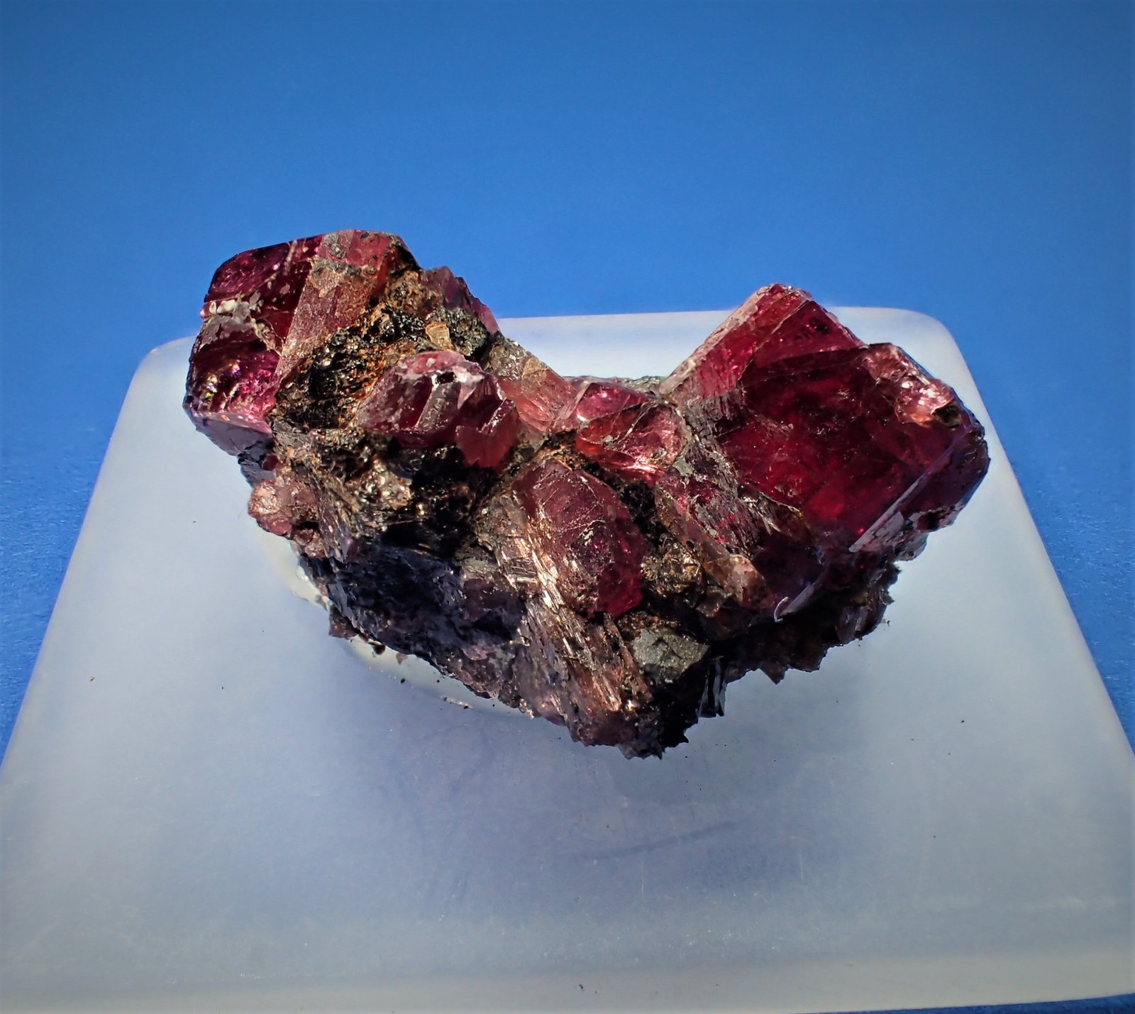 Pyroxmangite
22 mm x 17 mm x 10 mm
(Autor: Don Lum)