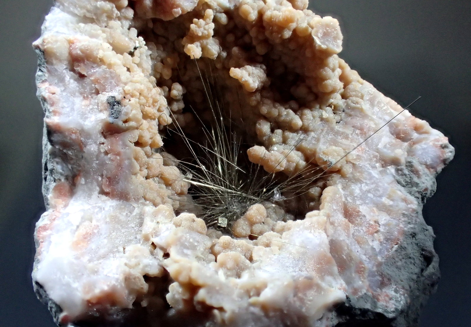 Millerite
42mm x 33mm x  32mm
(Autor: Don Lum)
