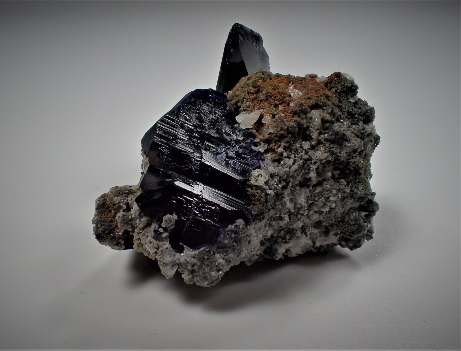 Azurite, Cerussite
35 mm x 22 mm x 22 mm
(Autor: Don Lum)