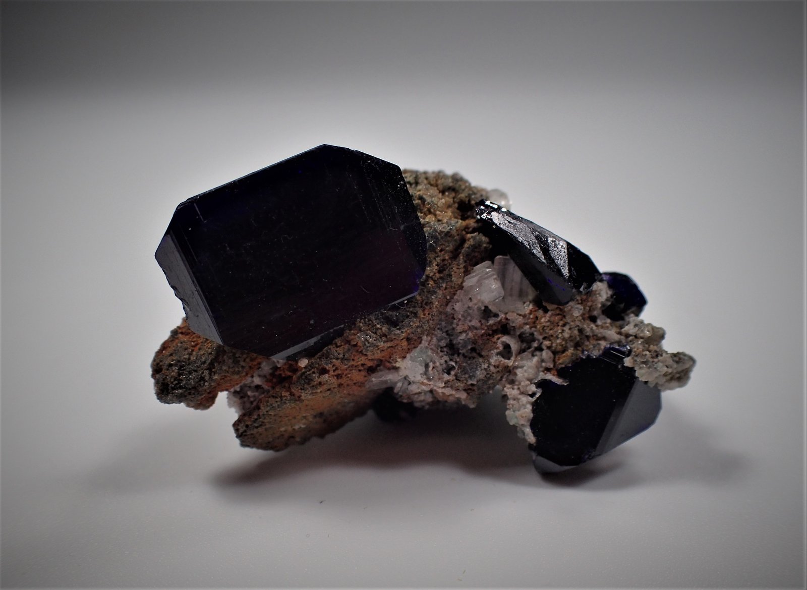 Azurite, Cerussite
35 mm x 22 mm x 22 mm
(Autor: Don Lum)