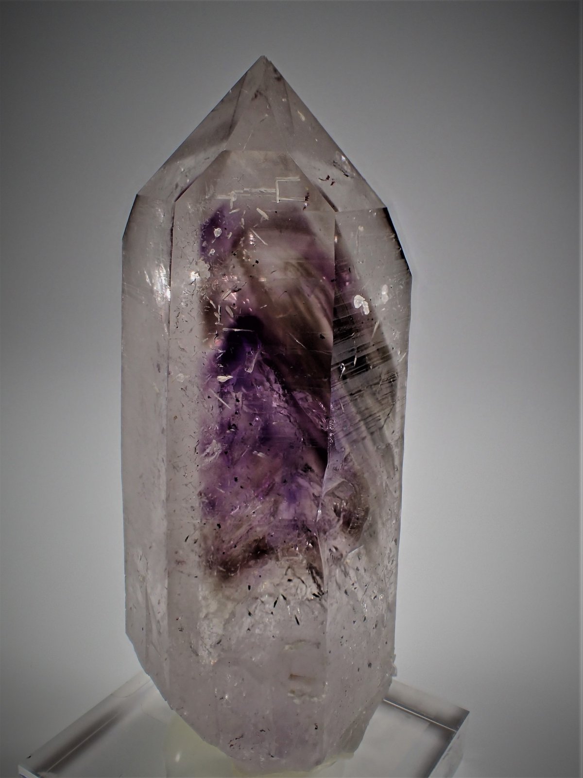 Quartz (variety amethyst, variety smoky quartz)
92 mm x 37 mm
(Autor: Don Lum)