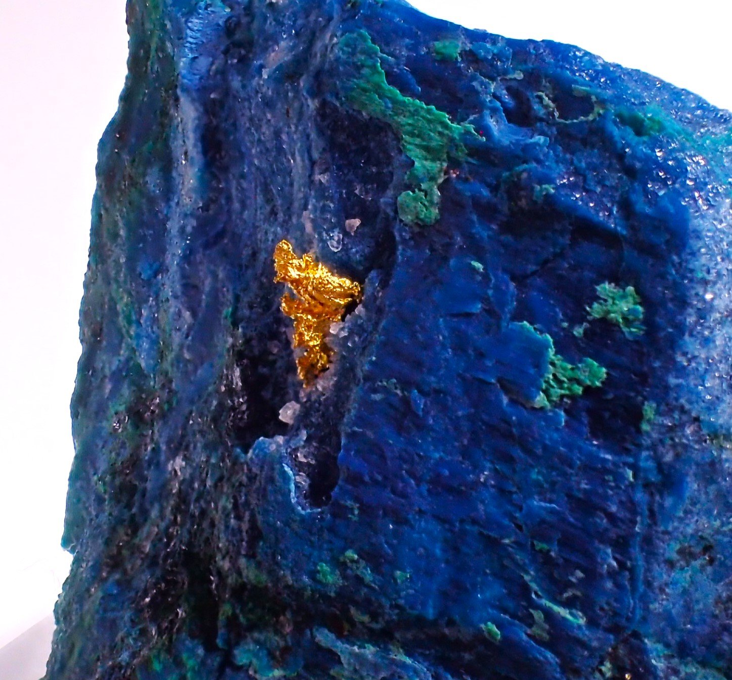 Gold, Shattuckite, Malachite
47 mm x 39 x mm x 32 mm
(Autor: Don Lum)