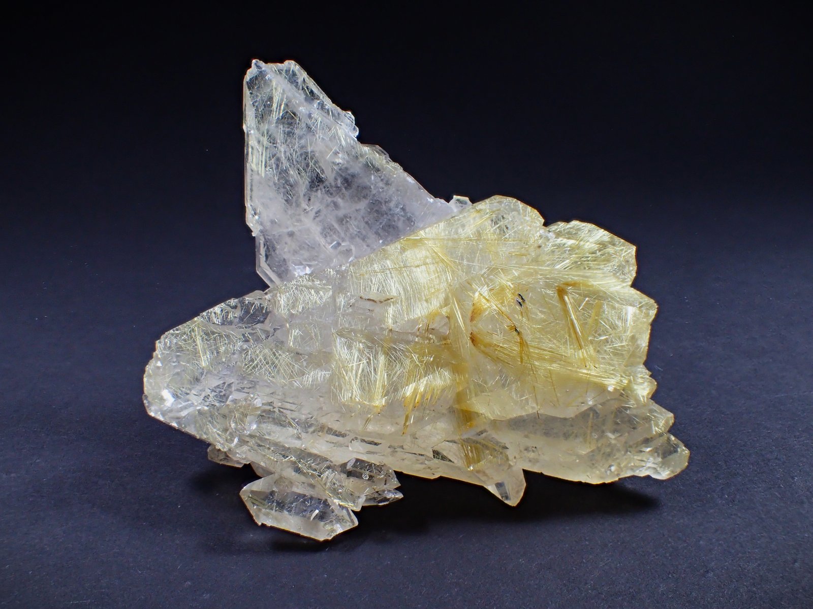 Rutile, Quartz (variety skeletal quartz)
100 mm x 87 mm
(Autor: Don Lum)