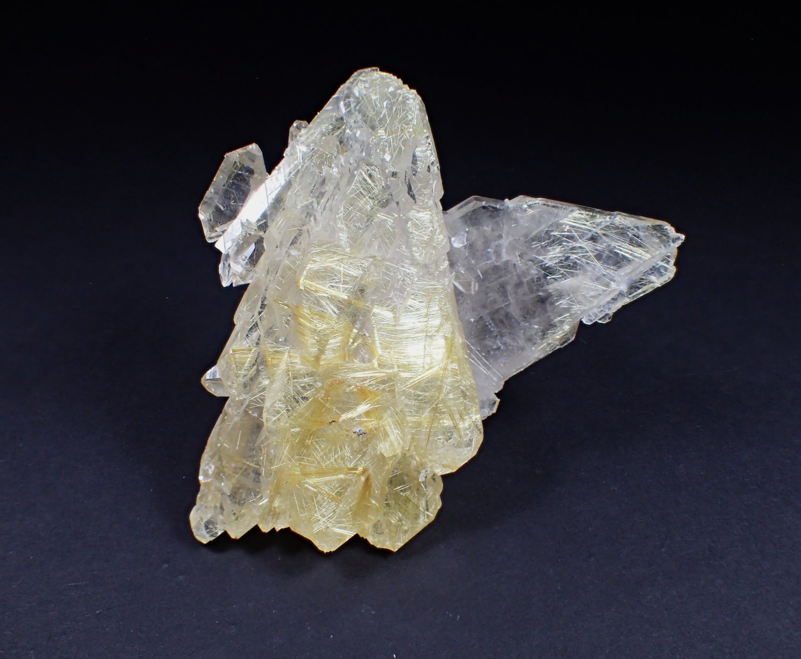 Rutile, Quartz (variety skeletal quartz)
100 mm x 87 mm
(Autor: Don Lum)