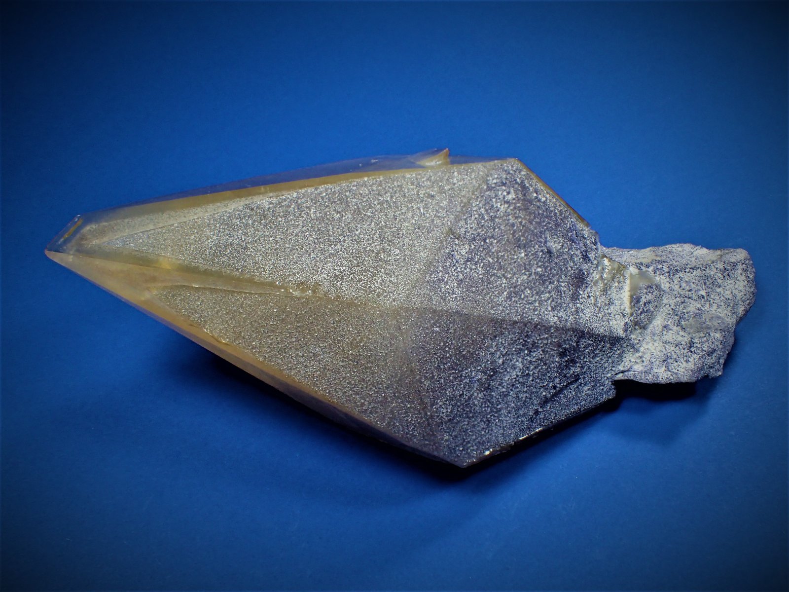 Calcite, Fluorite, Dolomite
21.5 cm x 11 cm x 10.5 cm
(Autor: Don Lum)