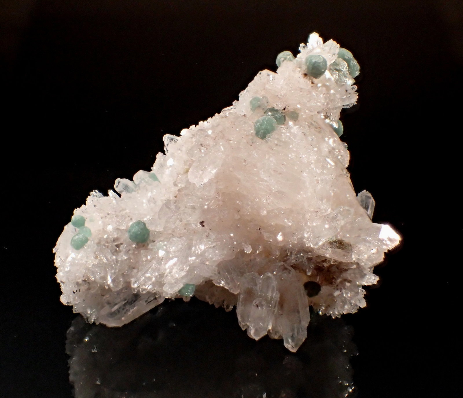 Cookeite, Quartz
50mm x 35mm x 42mm
(Autor: Don Lum)