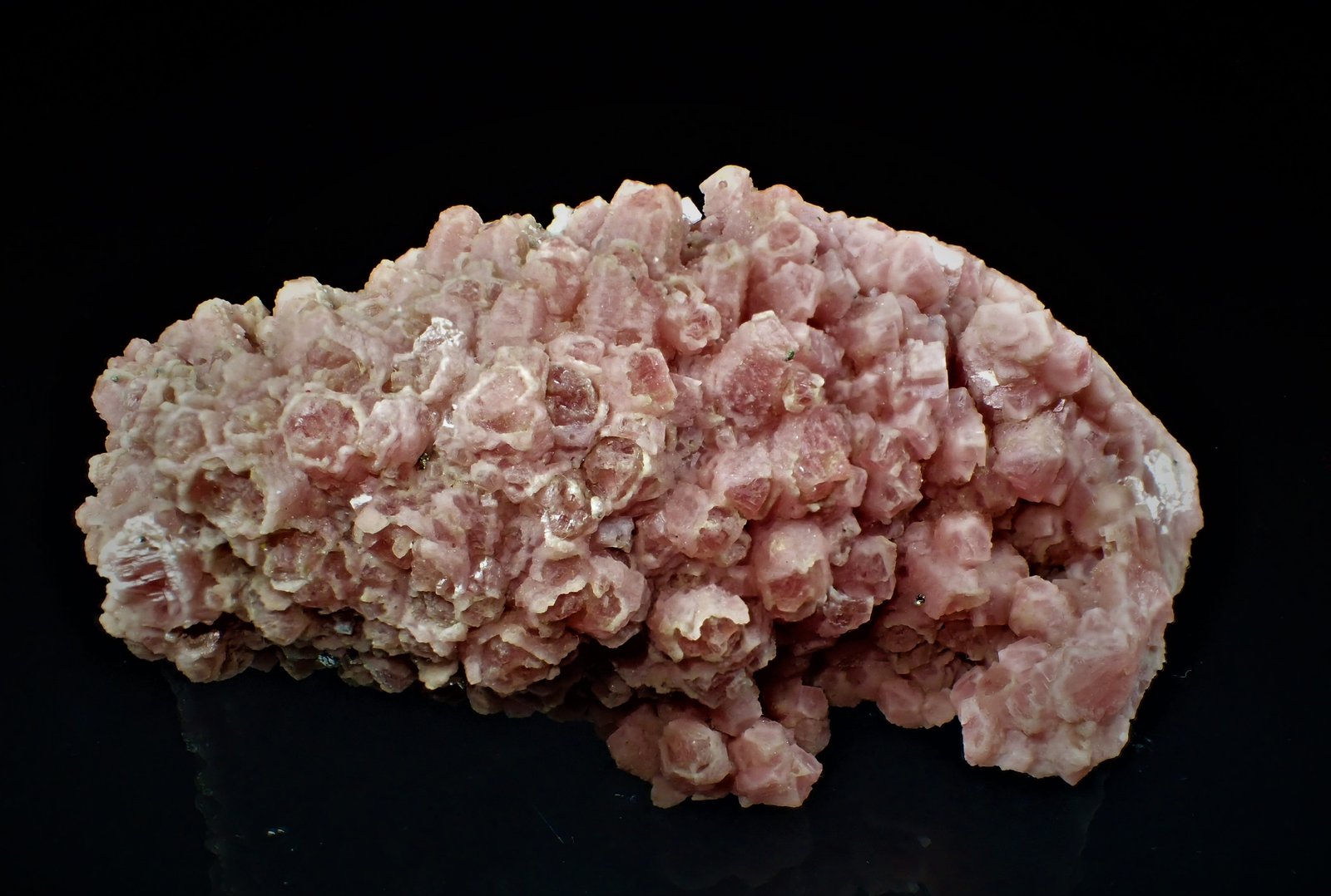 Rhodochrosite, Pyrite
90 mm x 52 mm x 34 mm
(Autor: Don Lum)