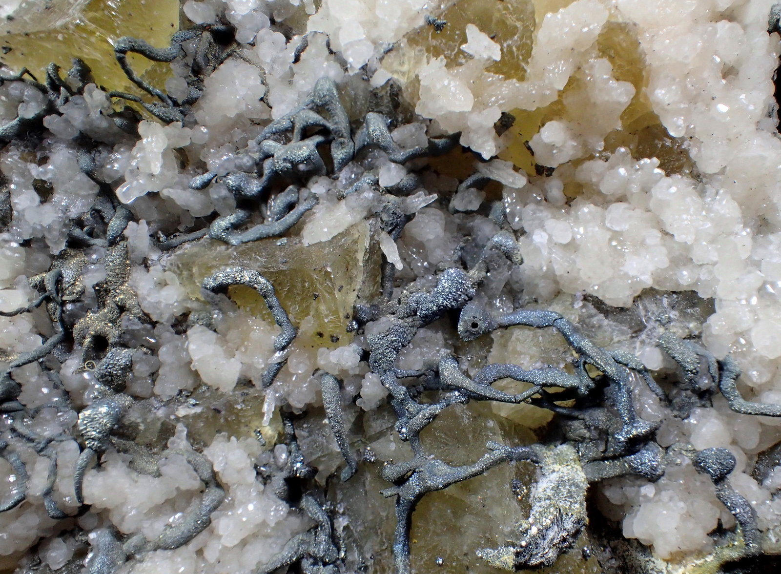 Fluorite, Calcite, Marcasite
220mm x 185mm x 47mm
(Autor: Don Lum)