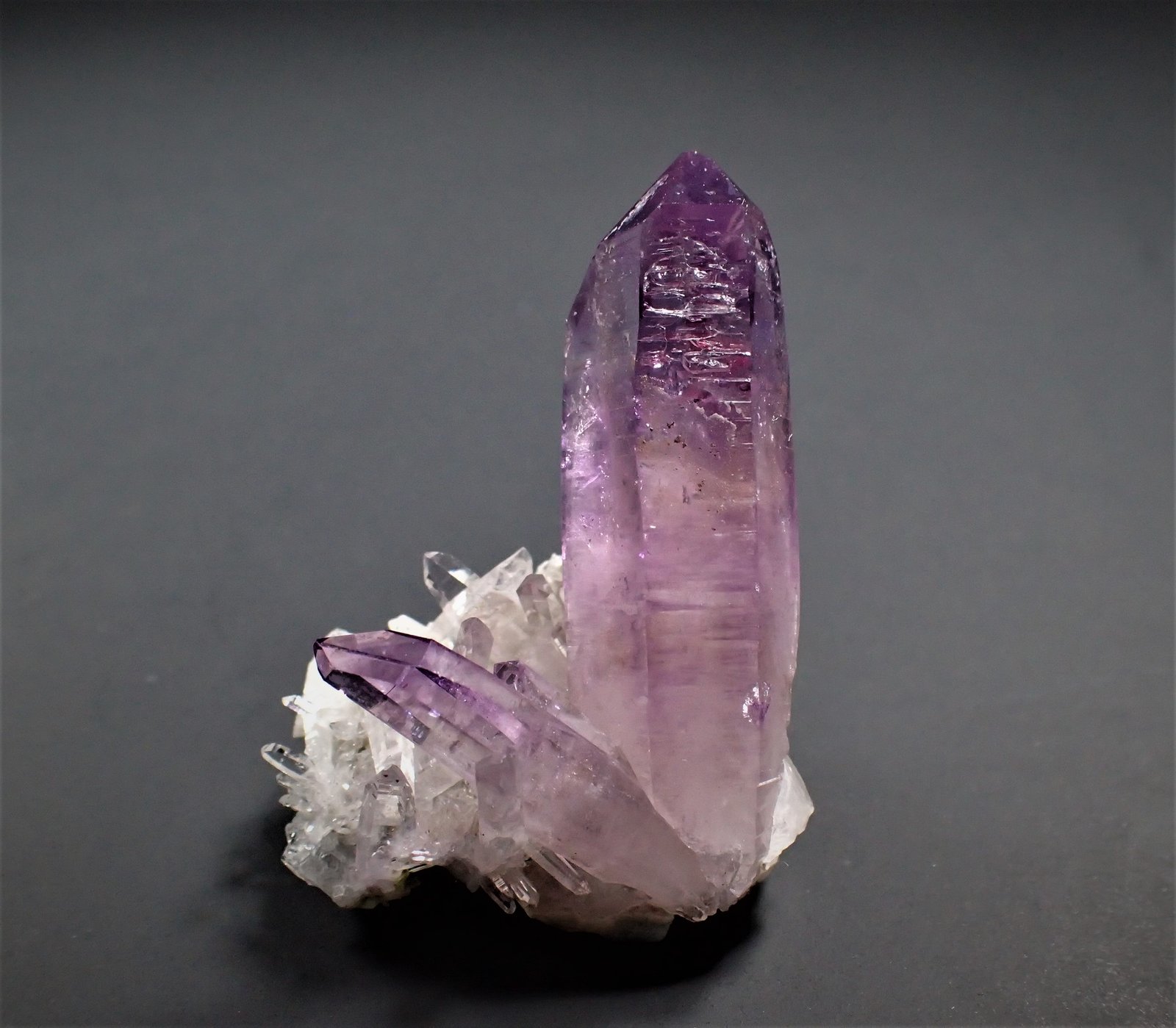 Quartz (variety amethyst)
45 mm x 30 mm x 30 mm
(Autor: Don Lum)