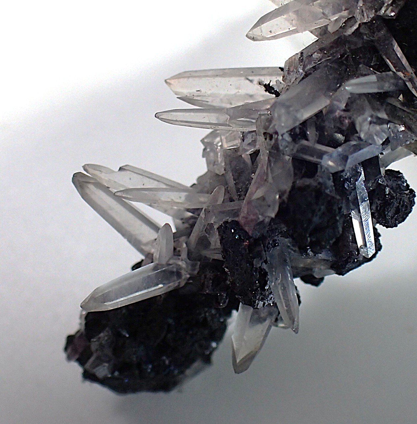 Smithsonite
28 mm x 10 mm x 10 mm
(Autor: Don Lum)