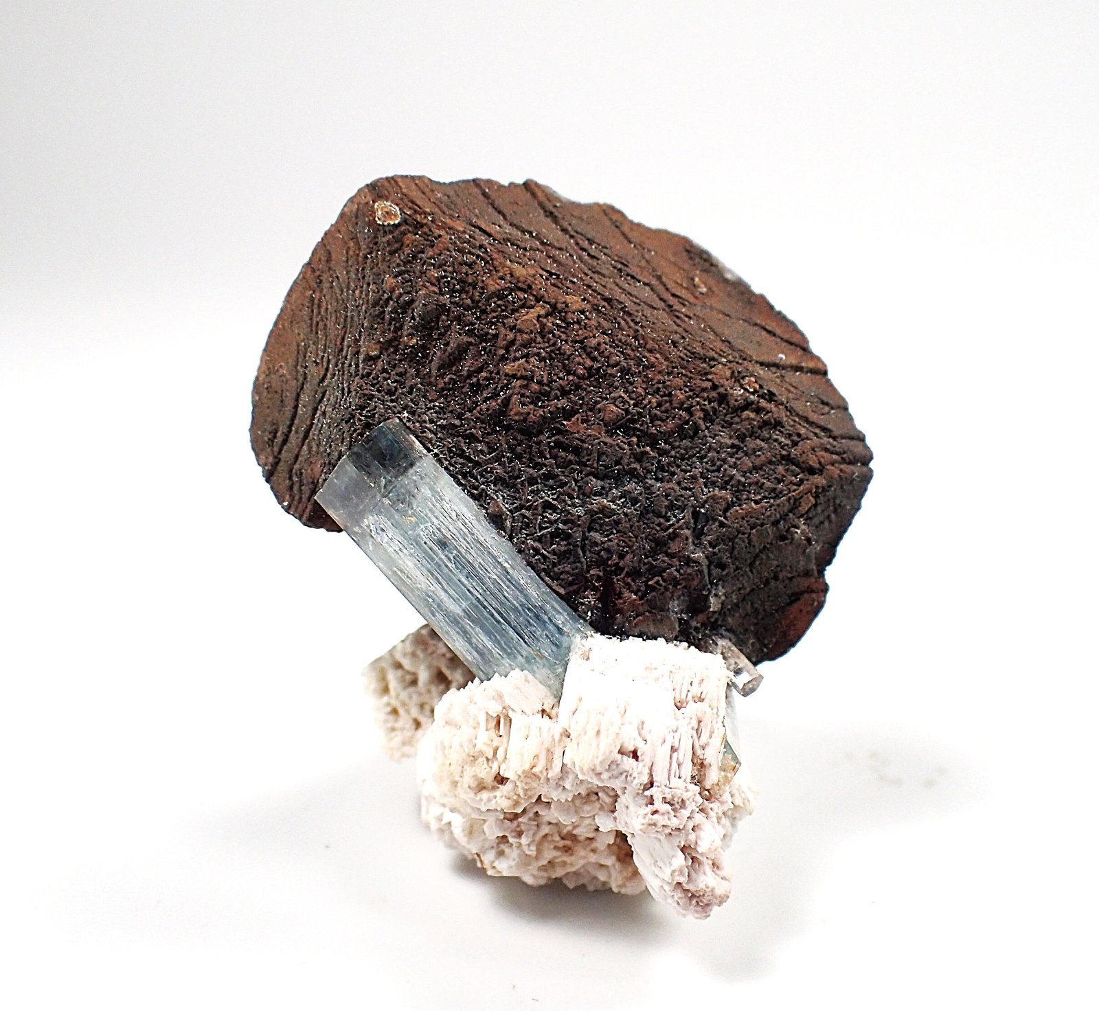Siderite, Aquamarine, Feldspar
35 mm x 32 mm x 28 mm
(Autor: Don Lum)