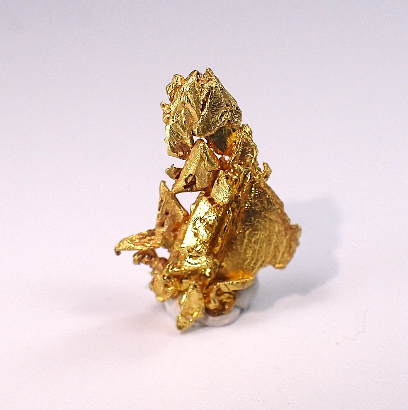Gold
14 mm x 10 mm x 4 mm
(Autor: Don Lum)