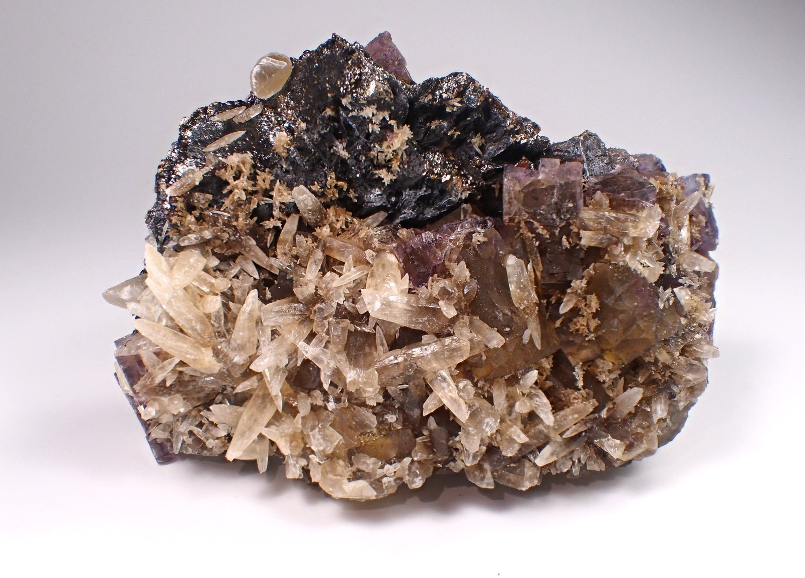 Fluorite, Calcite, Sphalerite
107 mm x 55 mm x 53 mm
(Autor: Don Lum)