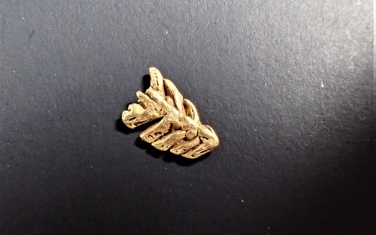 Gold
9 mm x 6 mm
(Autor: Don Lum)