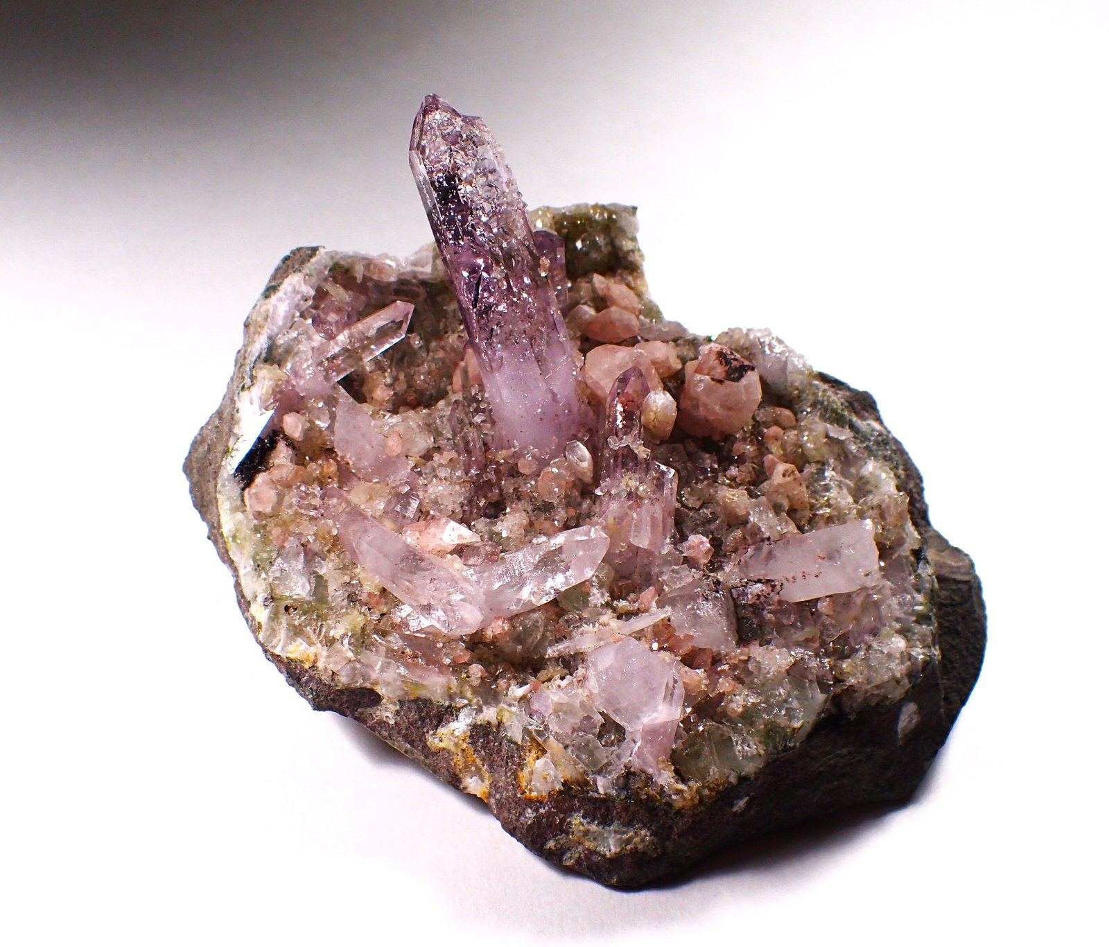 Quartz (variety amethyst), Calcite
112 mm x 83 mm x 60 mm
(Autor: Don Lum)