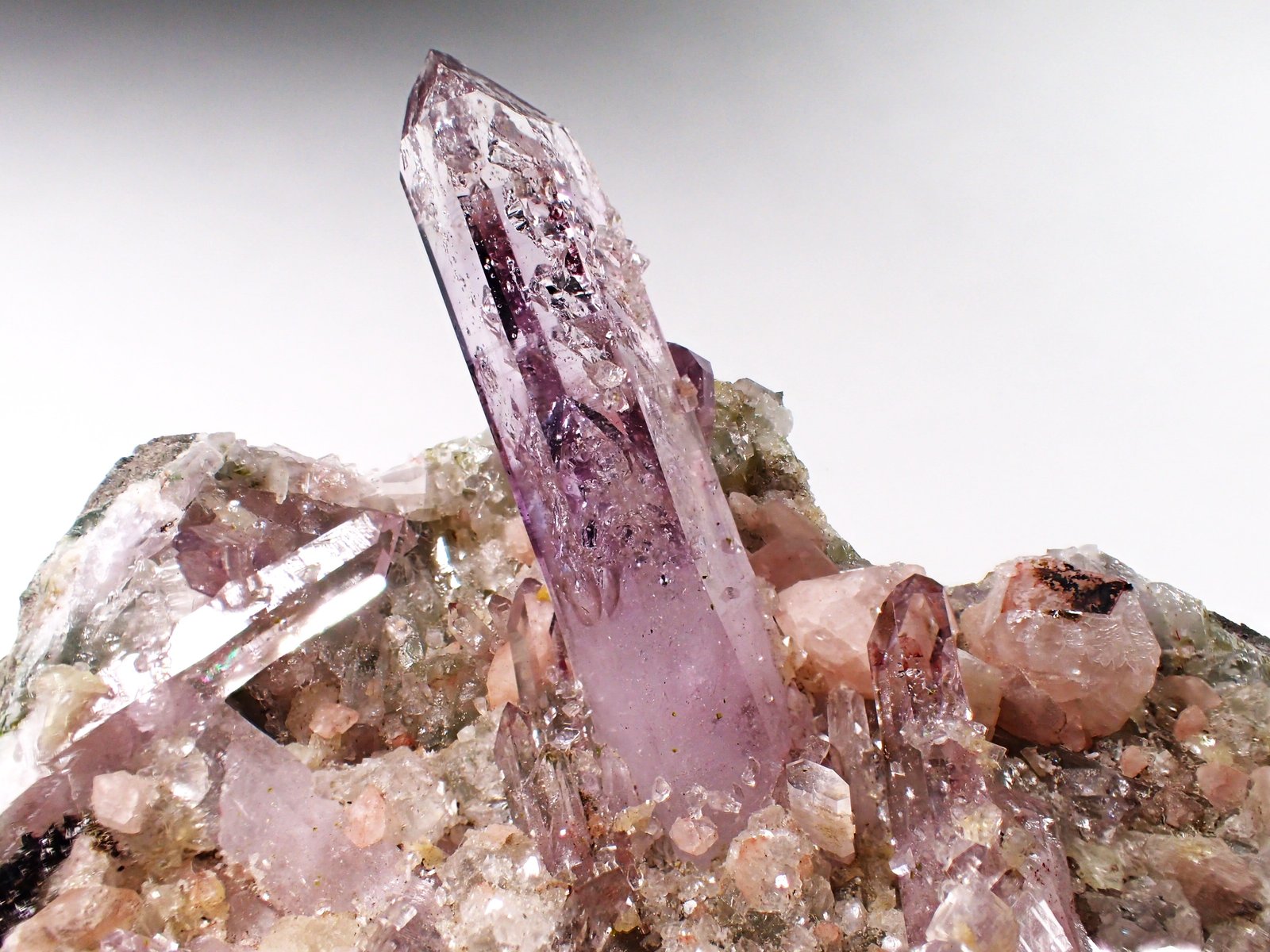 Quartz ((variety amethyst), Calcite
112 mm x 83 mm x 60 mm
(Autor: Don Lum)
