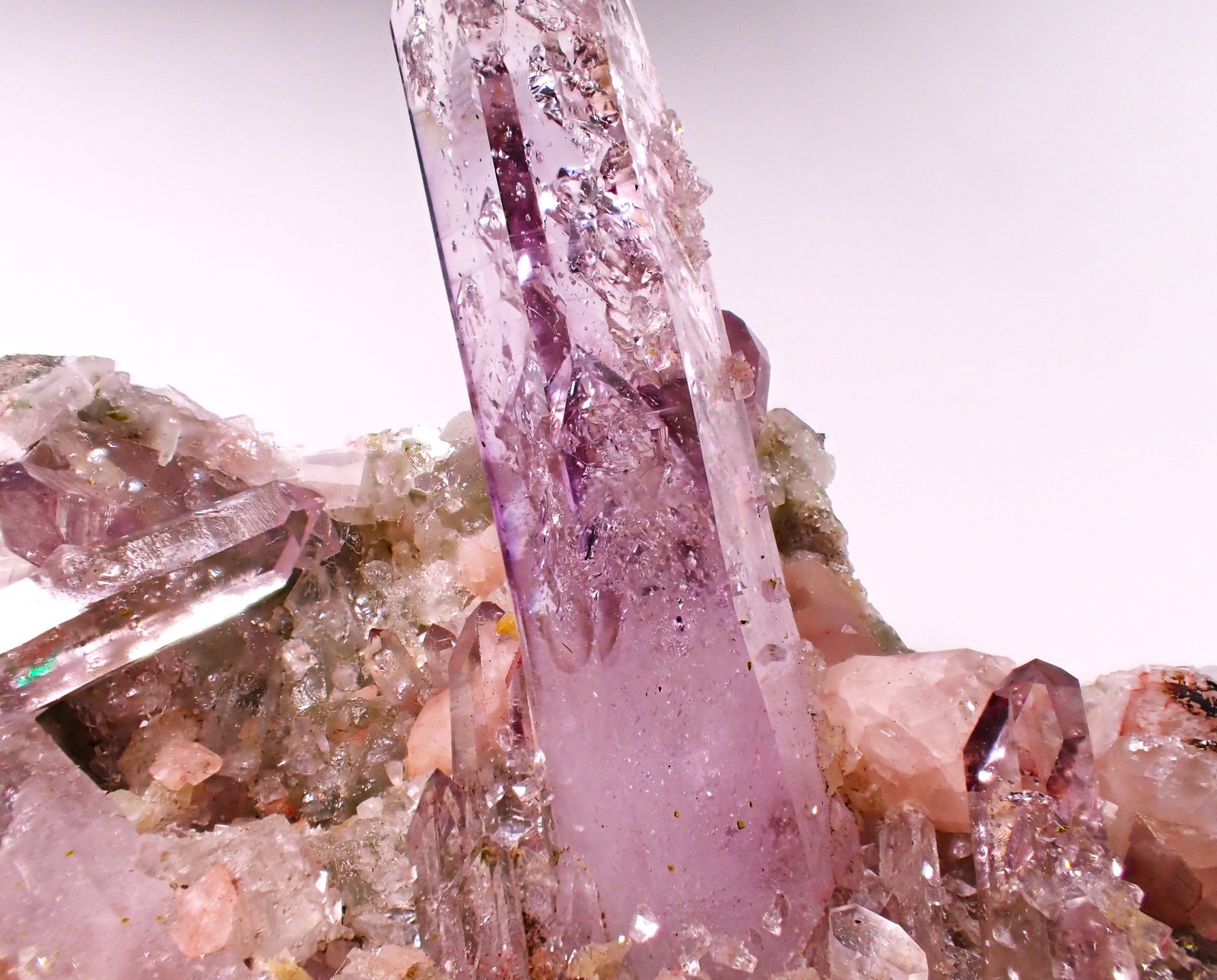 Quartz ((variety amethyst), Calcite
112 mm x 83 mm x 60 mm
(Autor: Don Lum)