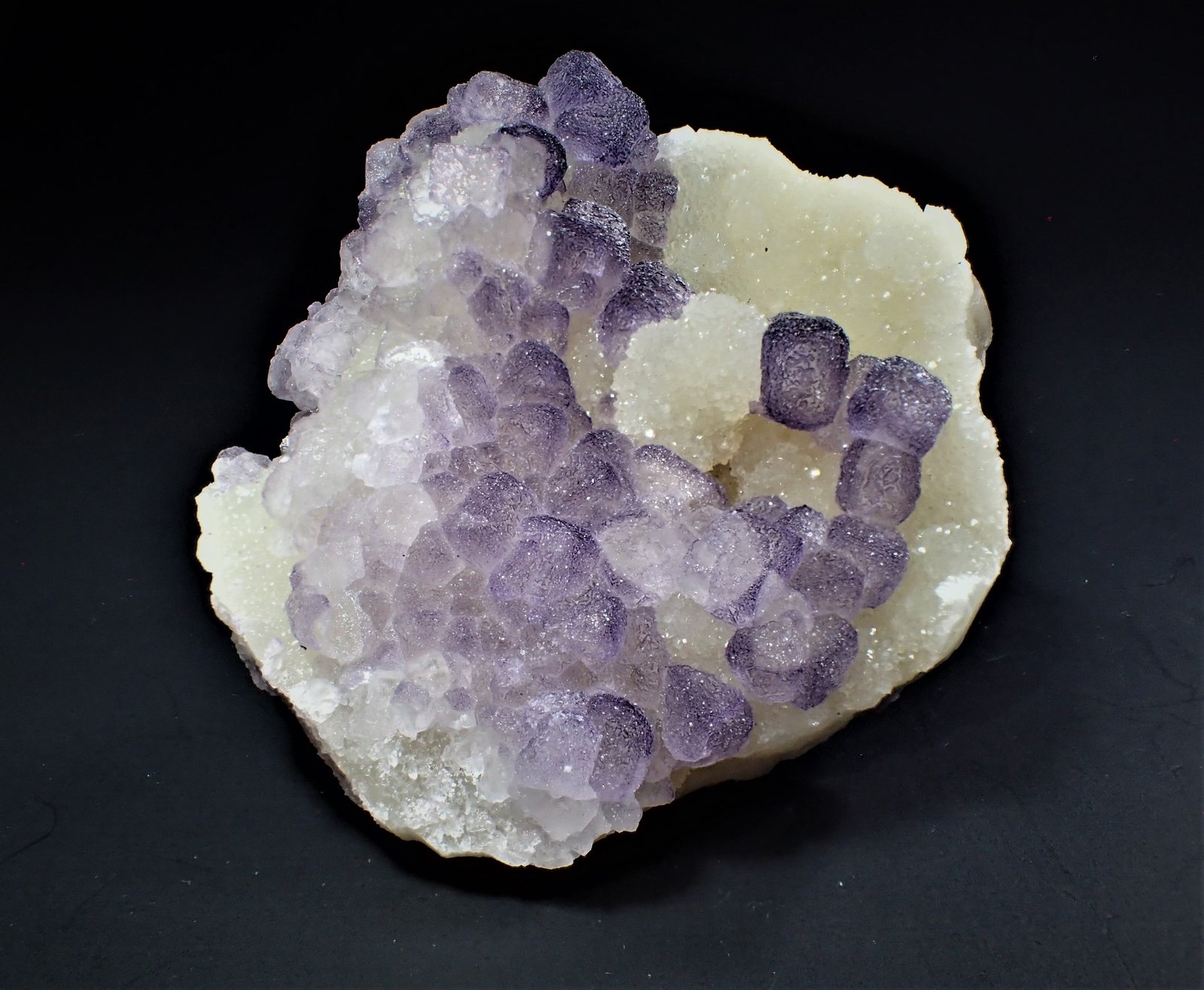 Fluorite, Quartz
75 mm x 70 mm x 35 mm
(Autor: Don Lum)