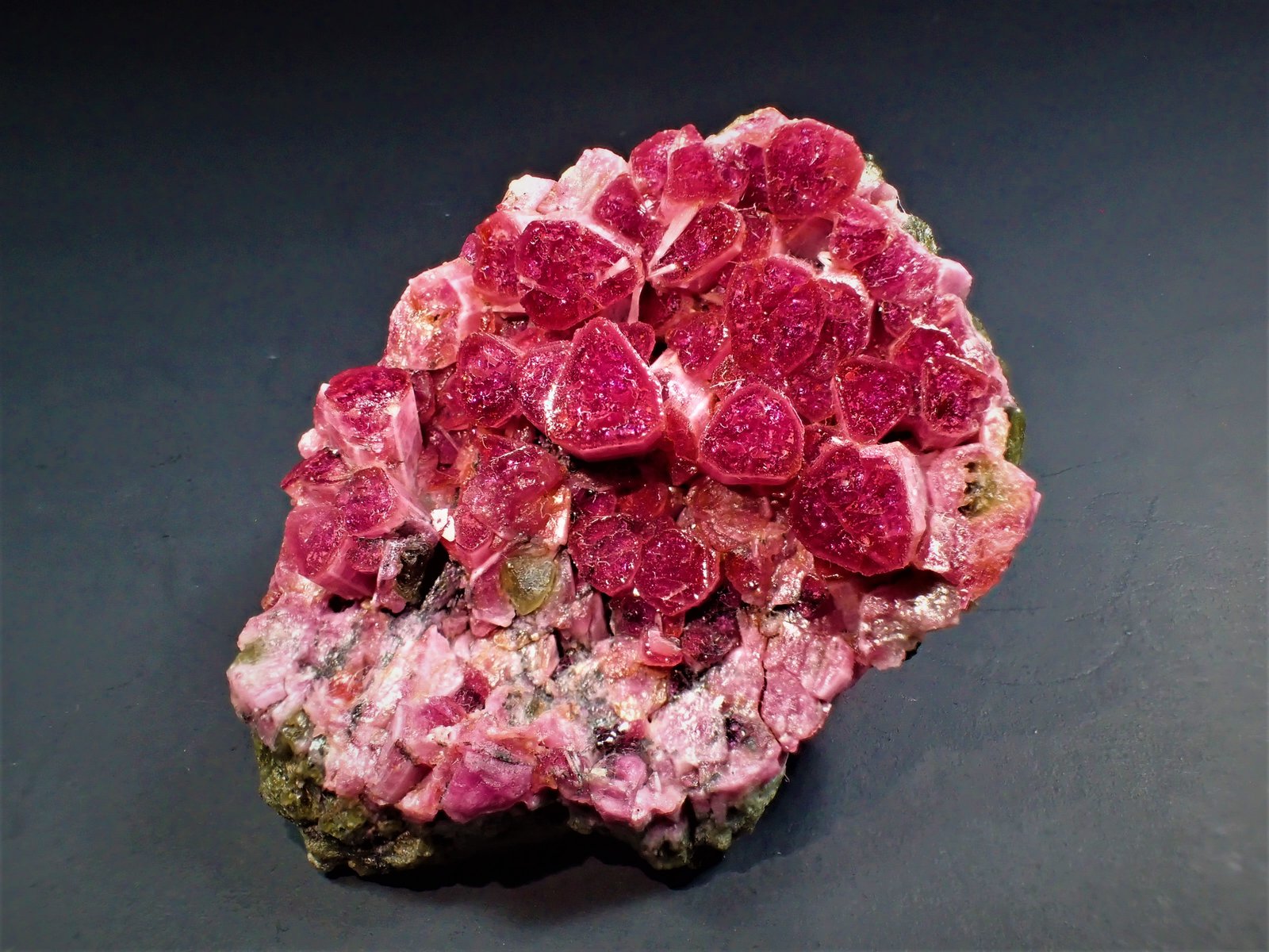 Elbaite (Tourmaline Group)
46 mm x 34 mm x 21 mm
(Autor: Don Lum)