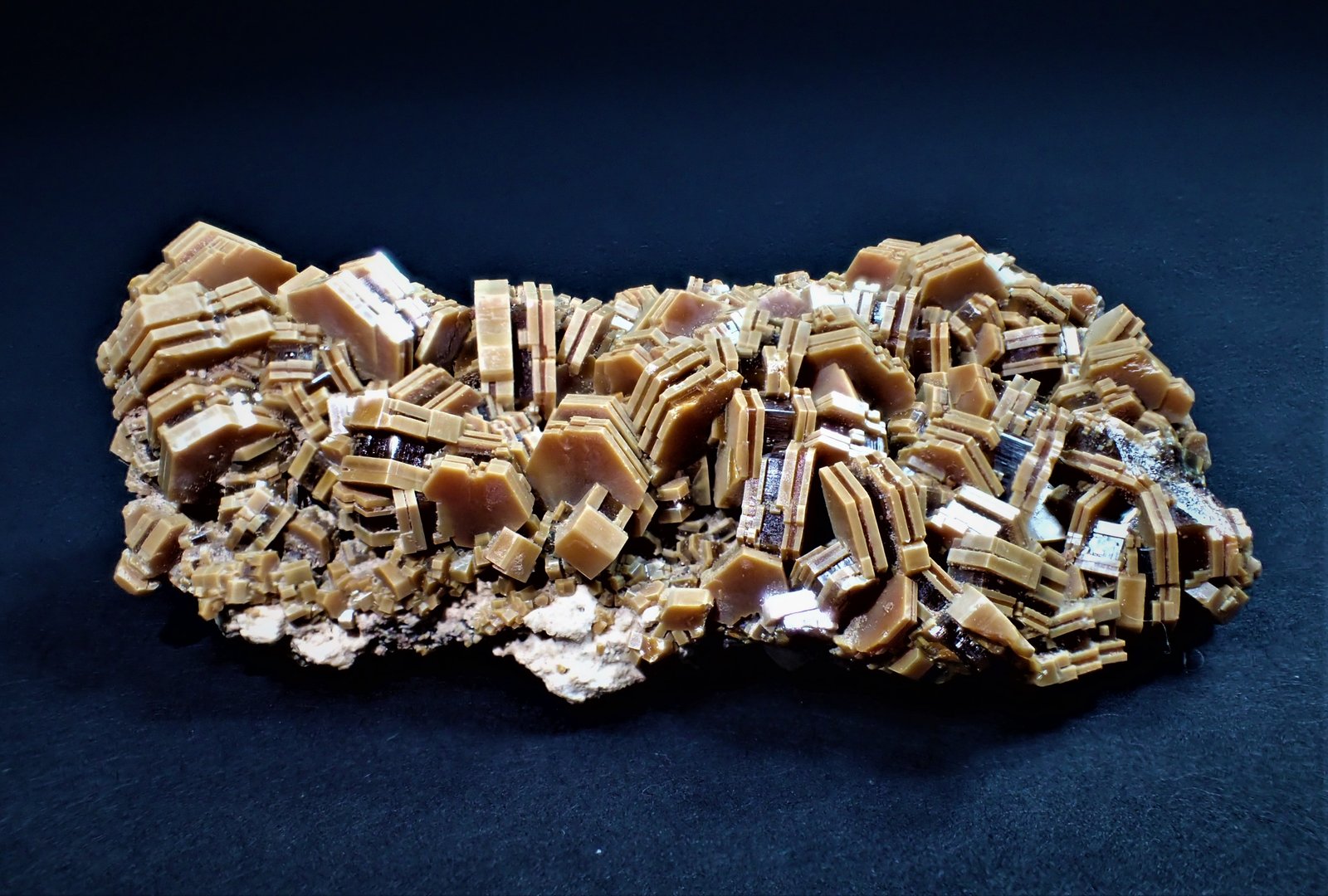 Vanadinite
52 mm x 40 mm x 22 mm
(Autor: Don Lum)