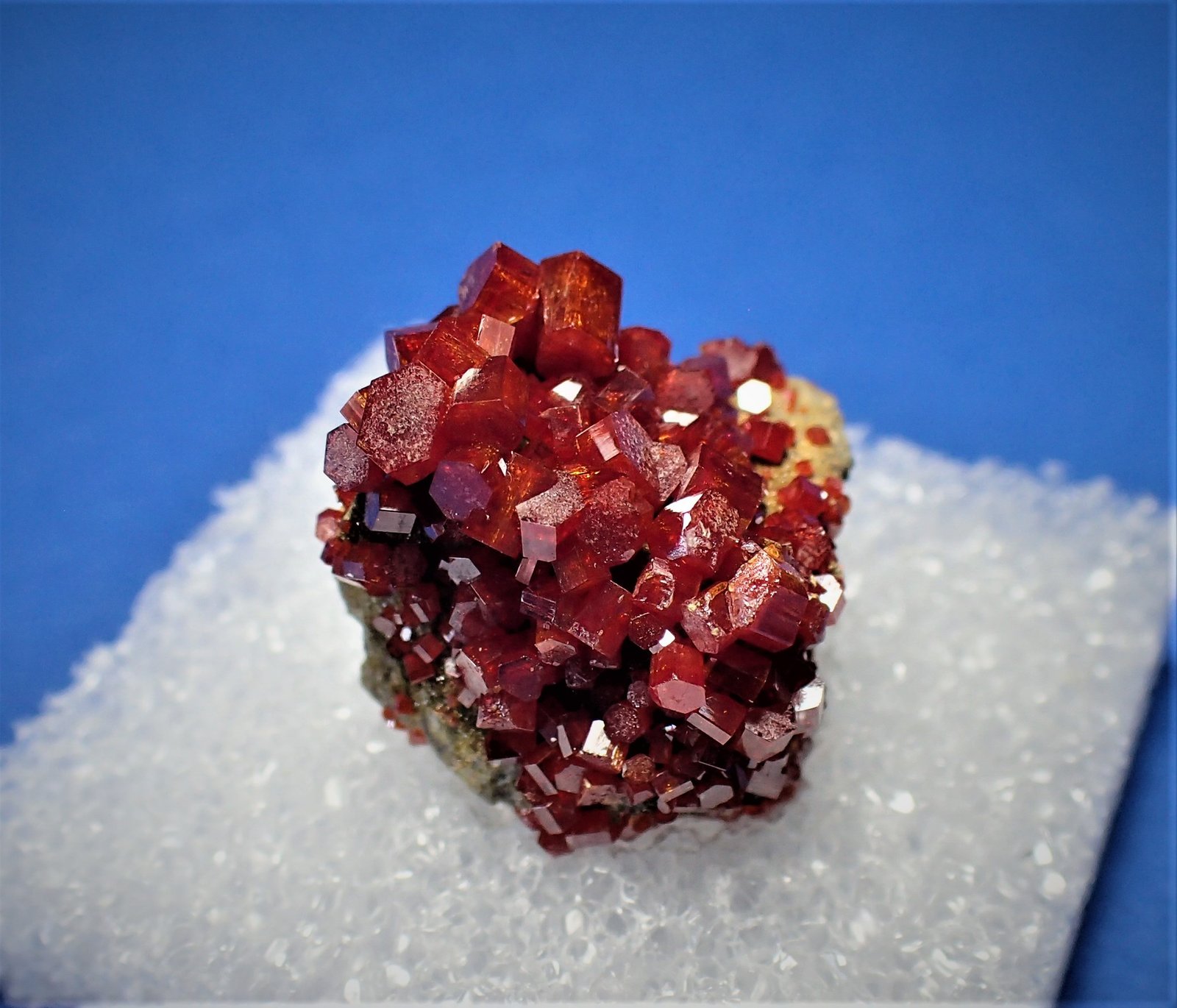 Vanadinite
16 mm x 15 mm x 14 mm
(Autor: Don Lum)