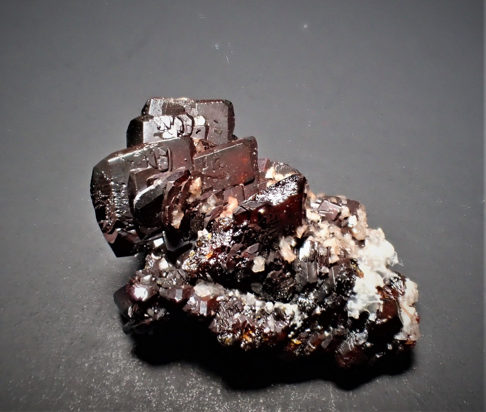 Descloizite
24 mm x 19 mm x 12 mm
(Autor: Don Lum)
