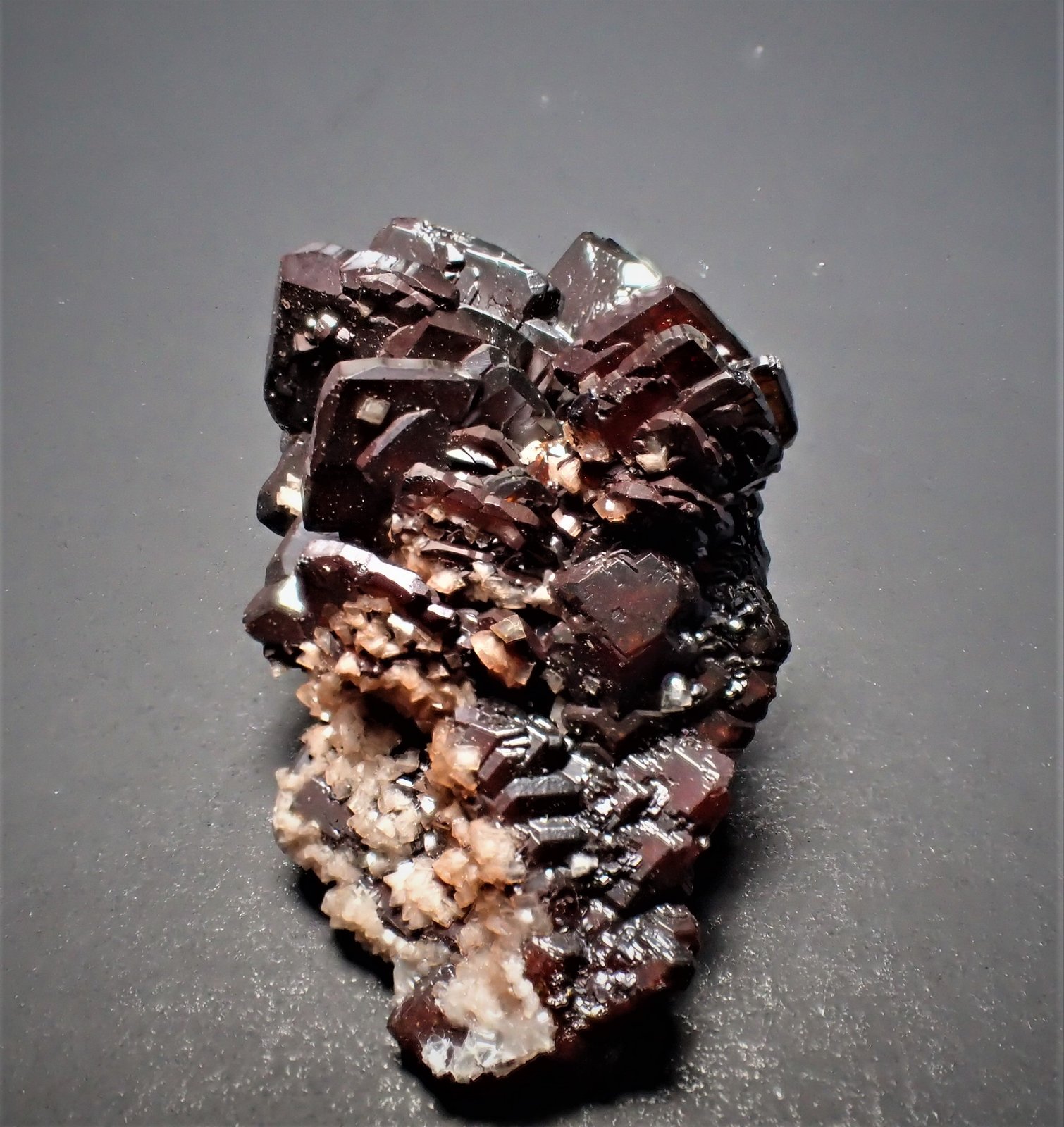 Descloizite
24 mm x 19 mm x 12 mm
(Autor: Don Lum)
