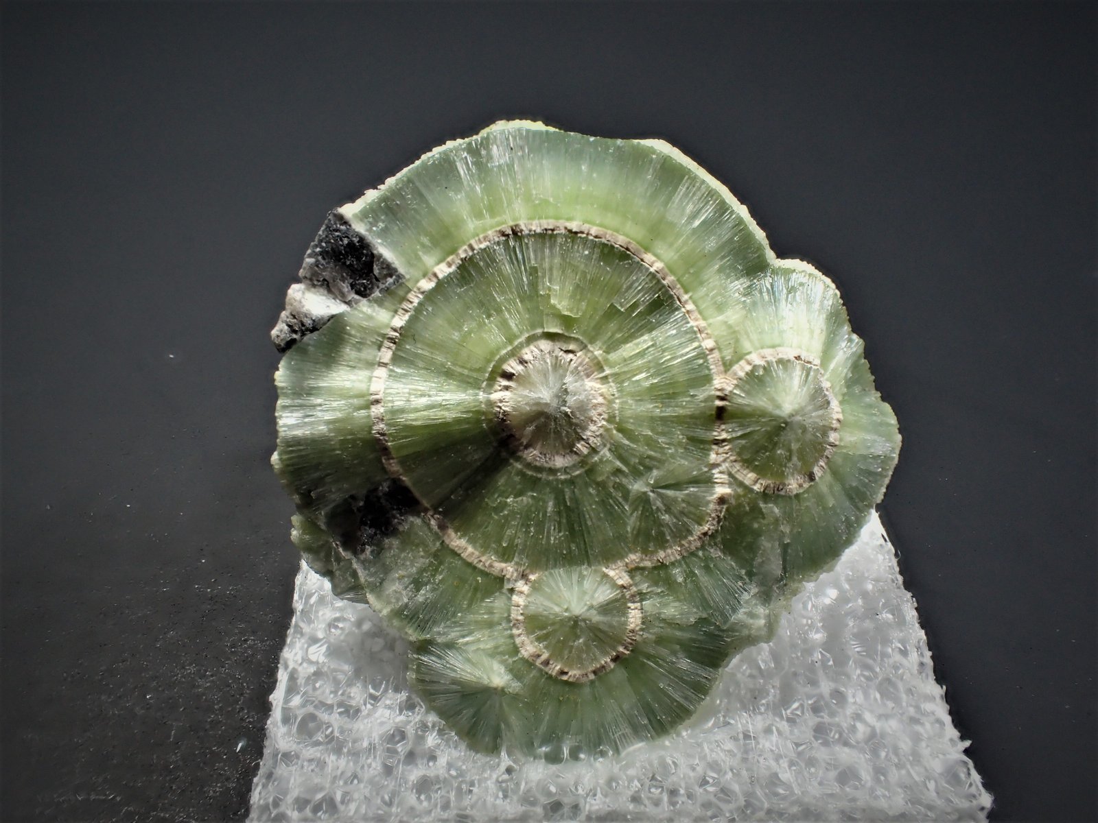 Wavellite
30 mm x 29 mm x 31 mm
(Autor: Don Lum)
