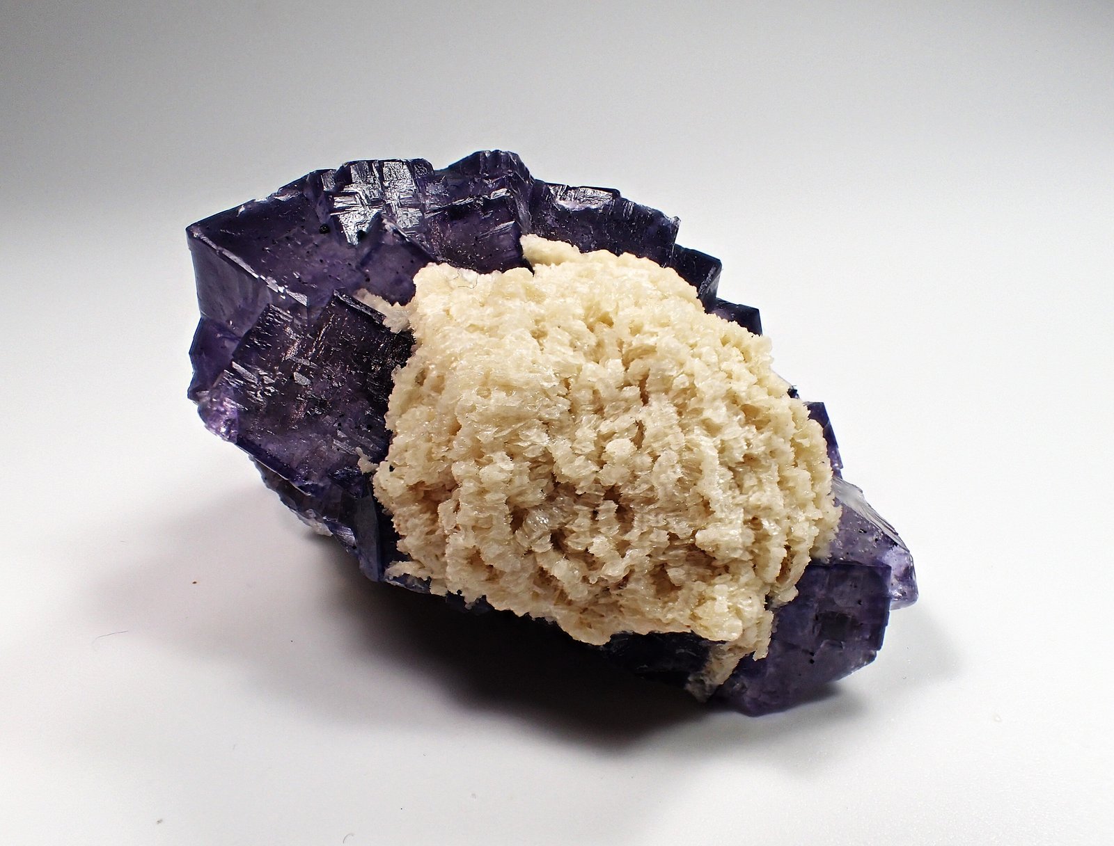 Fluorite, Baryte
61 mm x 57 mm x 37 mm
(Autor: Don Lum)