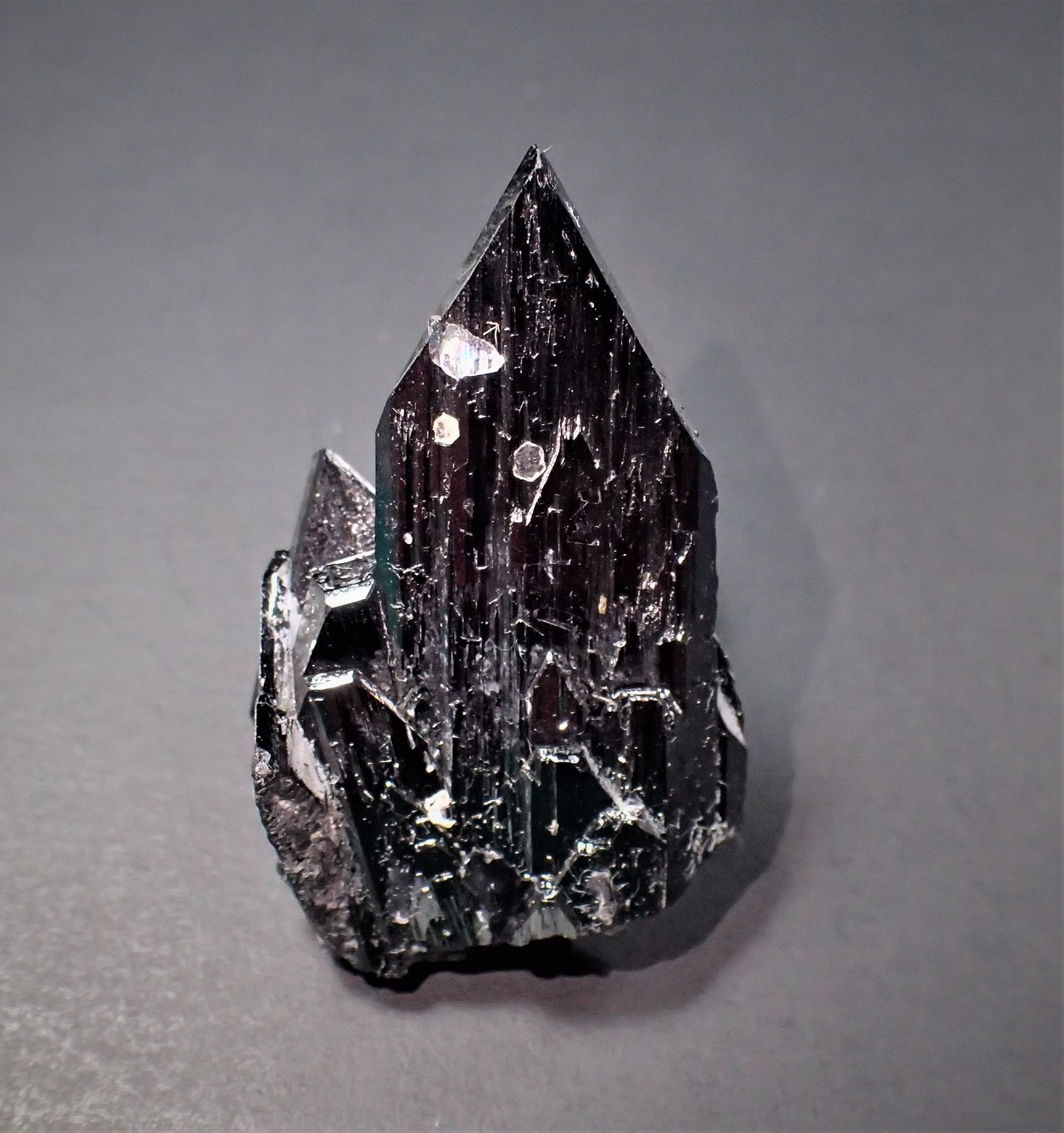 Ferberite
37 mm x 25 mm x 13 mm
(Autor: Don Lum)