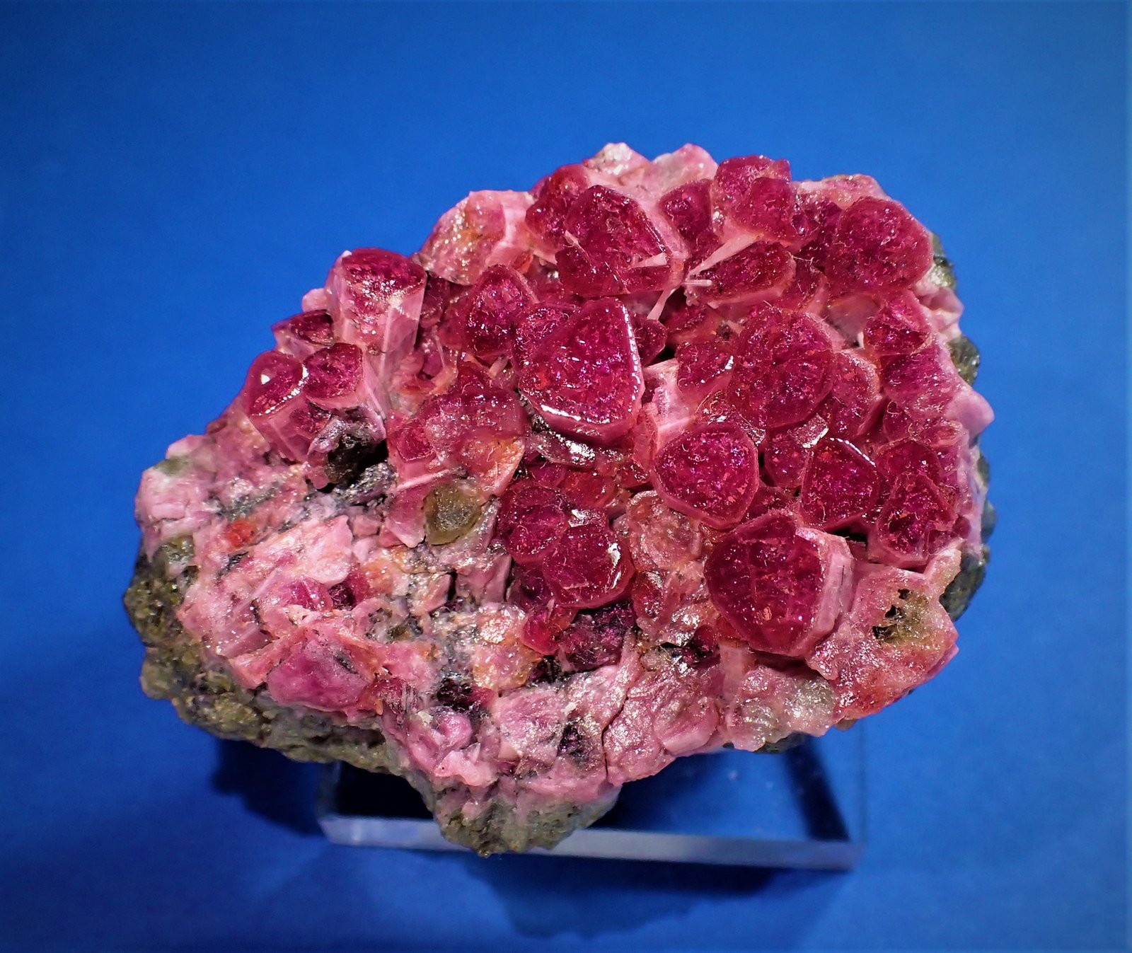 Elbaite (Tourmaline Group)
46 mm x 34 mm x 21 mm
(Autor: Don Lum)