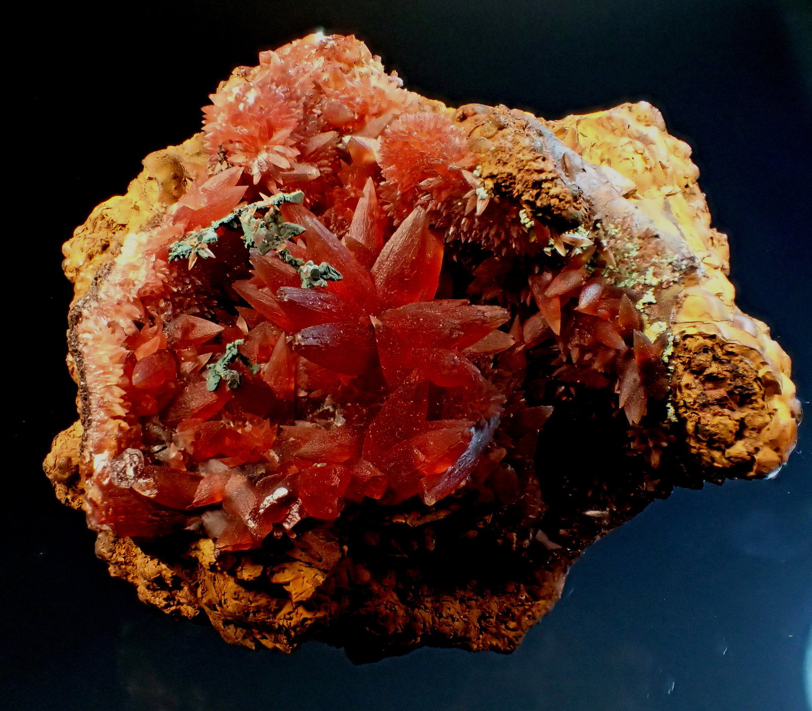 Rhodochrosite, Copper
45 mm x  50 mm x 27 mm
(Autor: Don Lum)