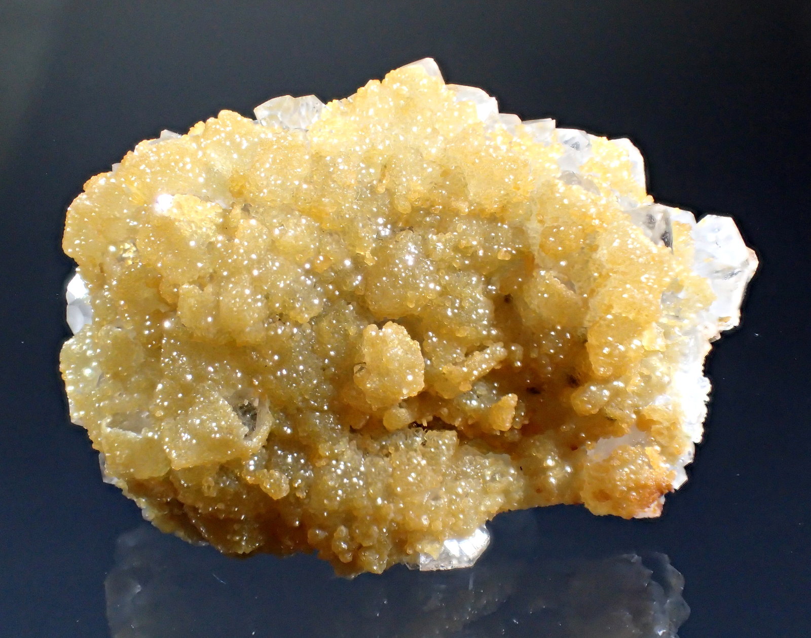 Smithsonite, Quartz
49 mm x 34 mm x 21 mm
(Autor: Don Lum)