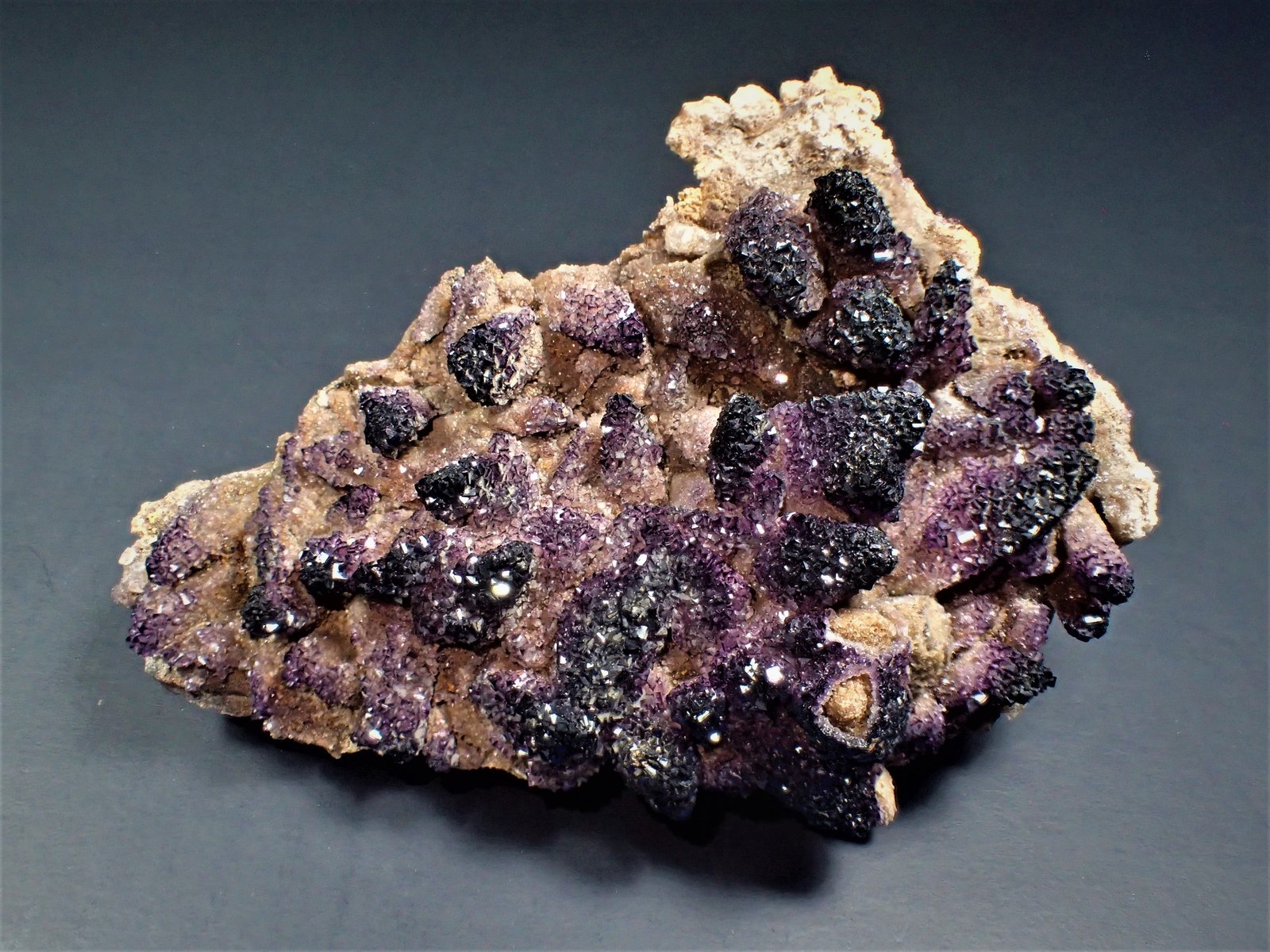 Fluorite, Calcite, Gypsum
118 mm x 80 mm x 35 mm
(Autor: Don Lum)