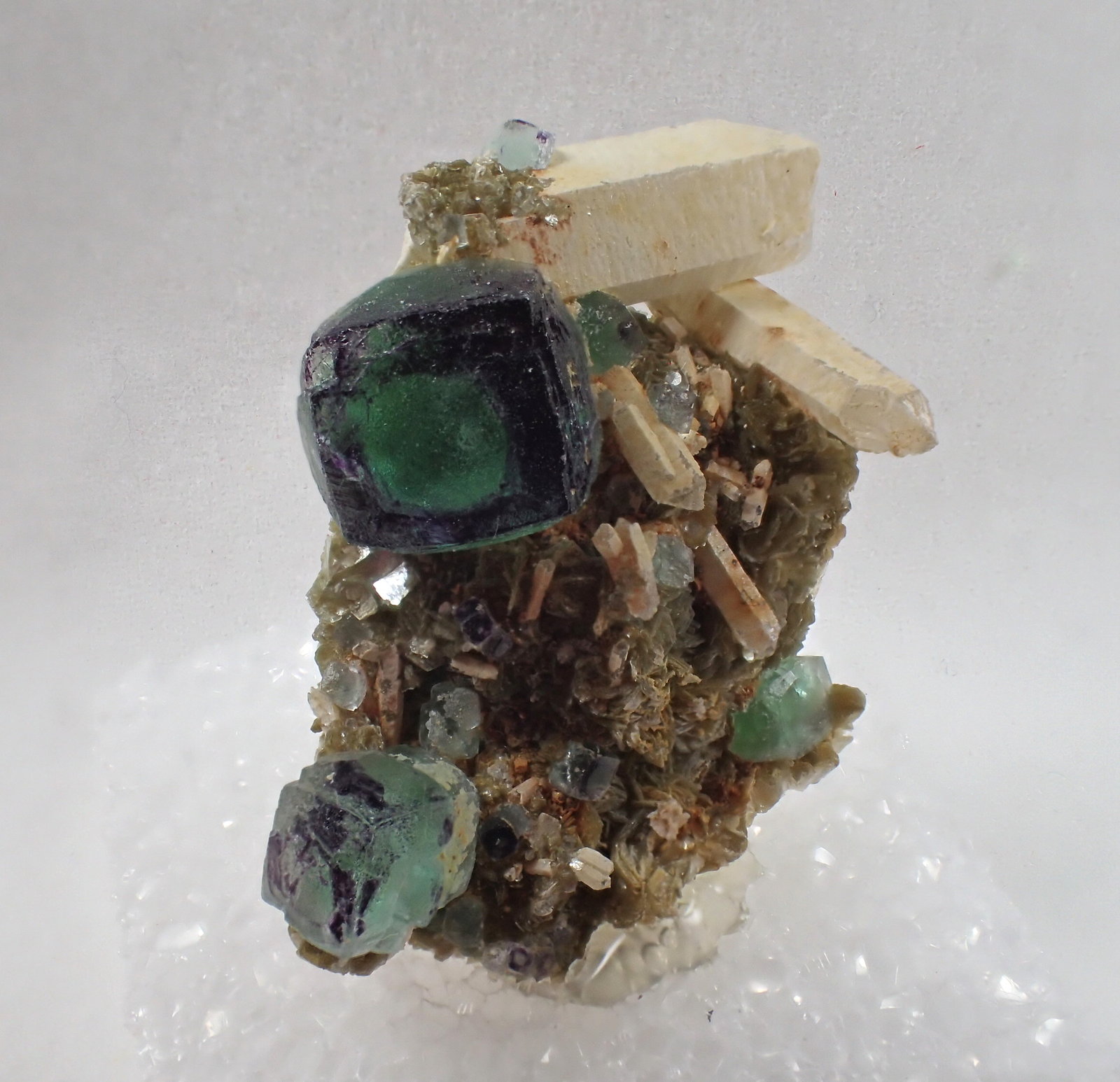 Fluorite, Quartz
26 mm x 22 x 11 mm
(Autor: Don Lum)