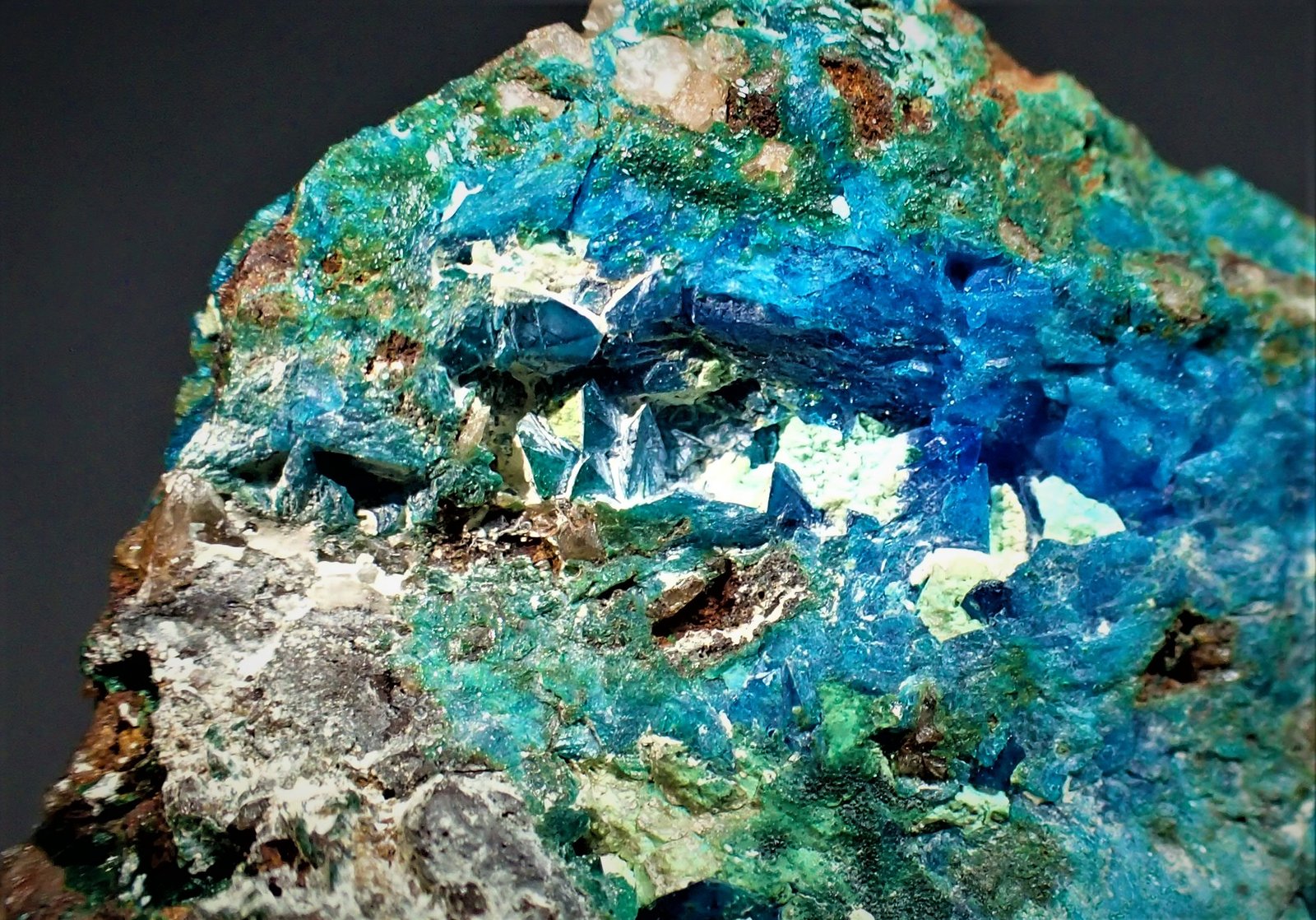 Liroconite, Clinoclase
41 mm x 39 mm x  25 mm
(Autor: Don Lum)