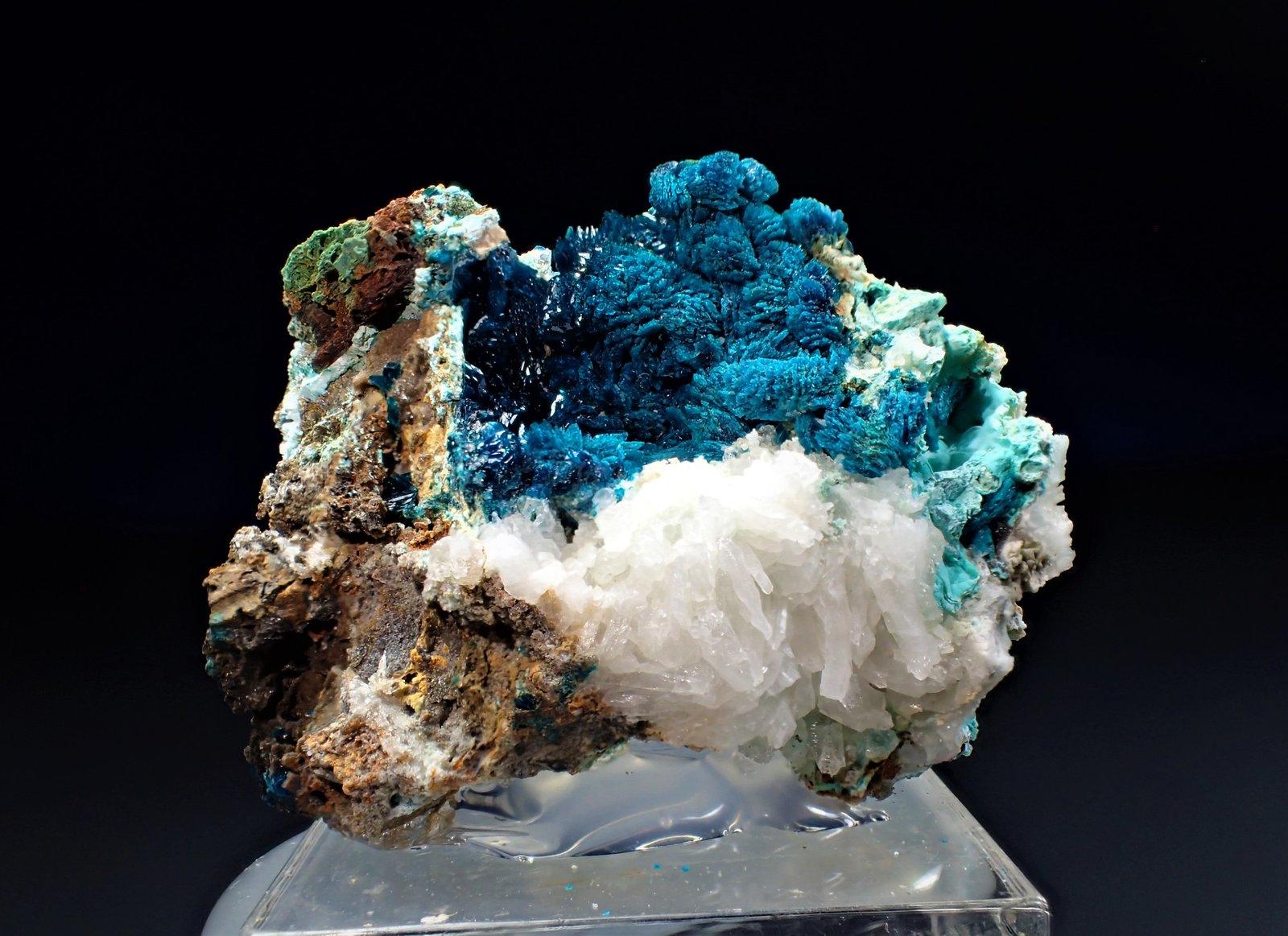 Veszelyite
37 mm x 27 mm x 20 mm
(Autor: Don Lum)