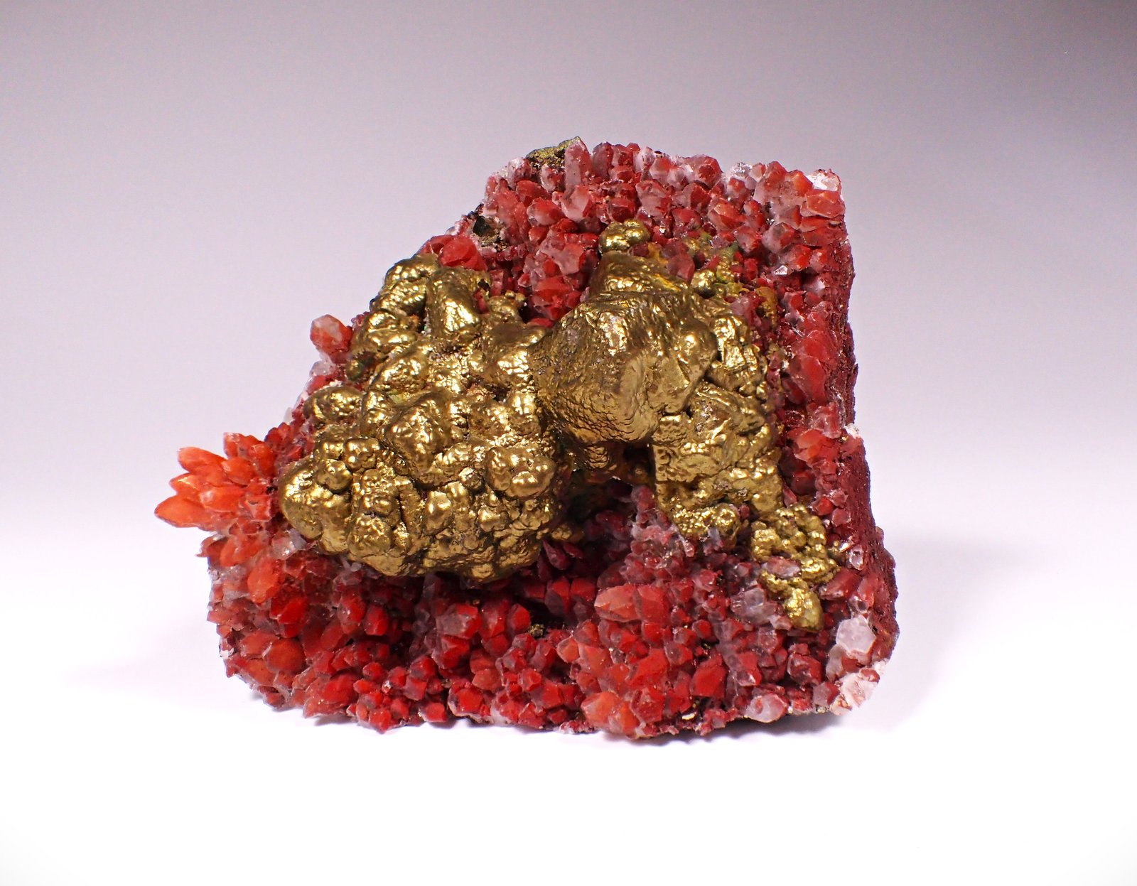 Calcite, Chalcopyrite, Hematite
90 mm x 75 mm x 38 mm
(Autor: Don Lum)