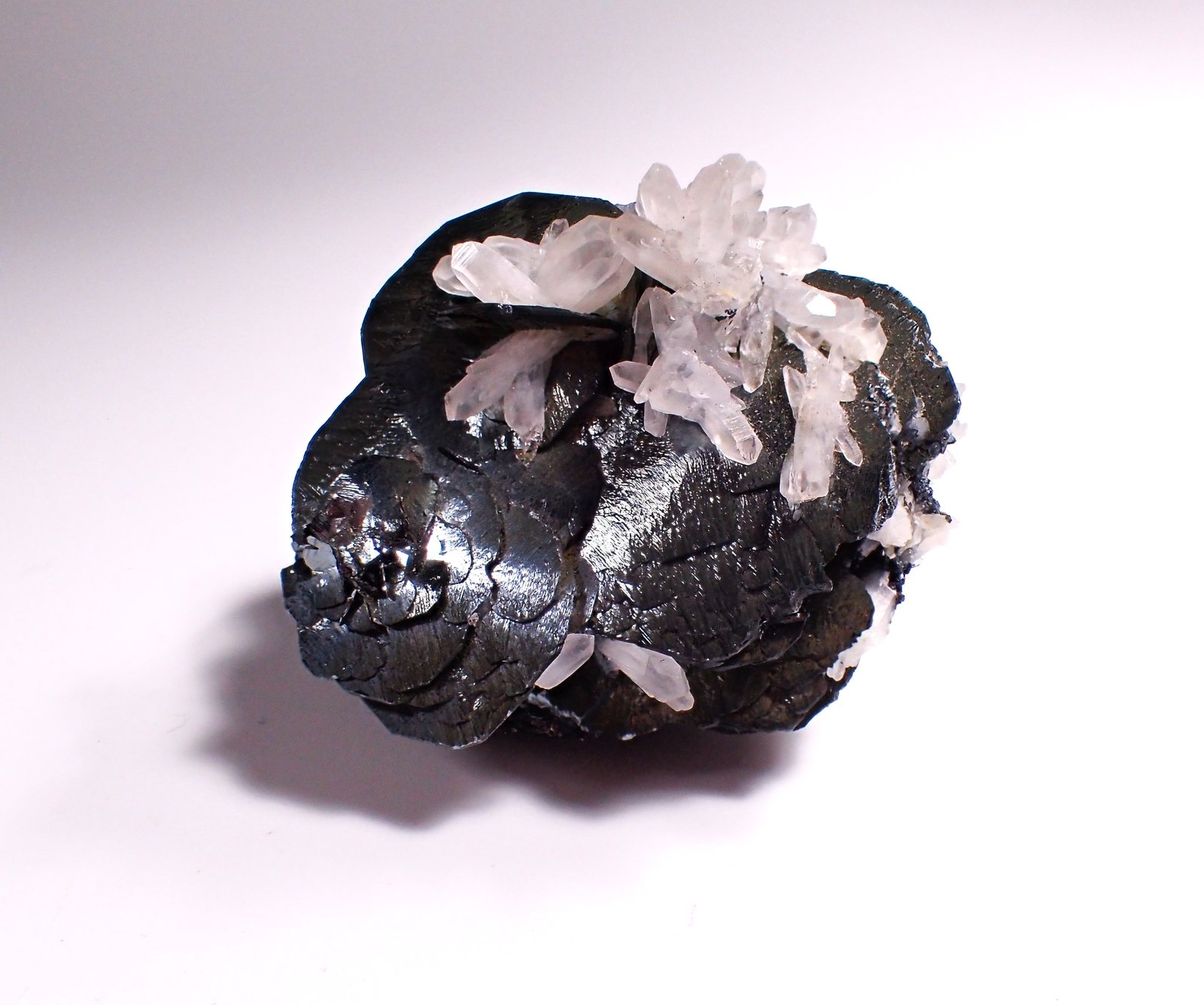 Hematite, Quartz
55 mm x 54 mm x 37 mm
(Autor: Don Lum)