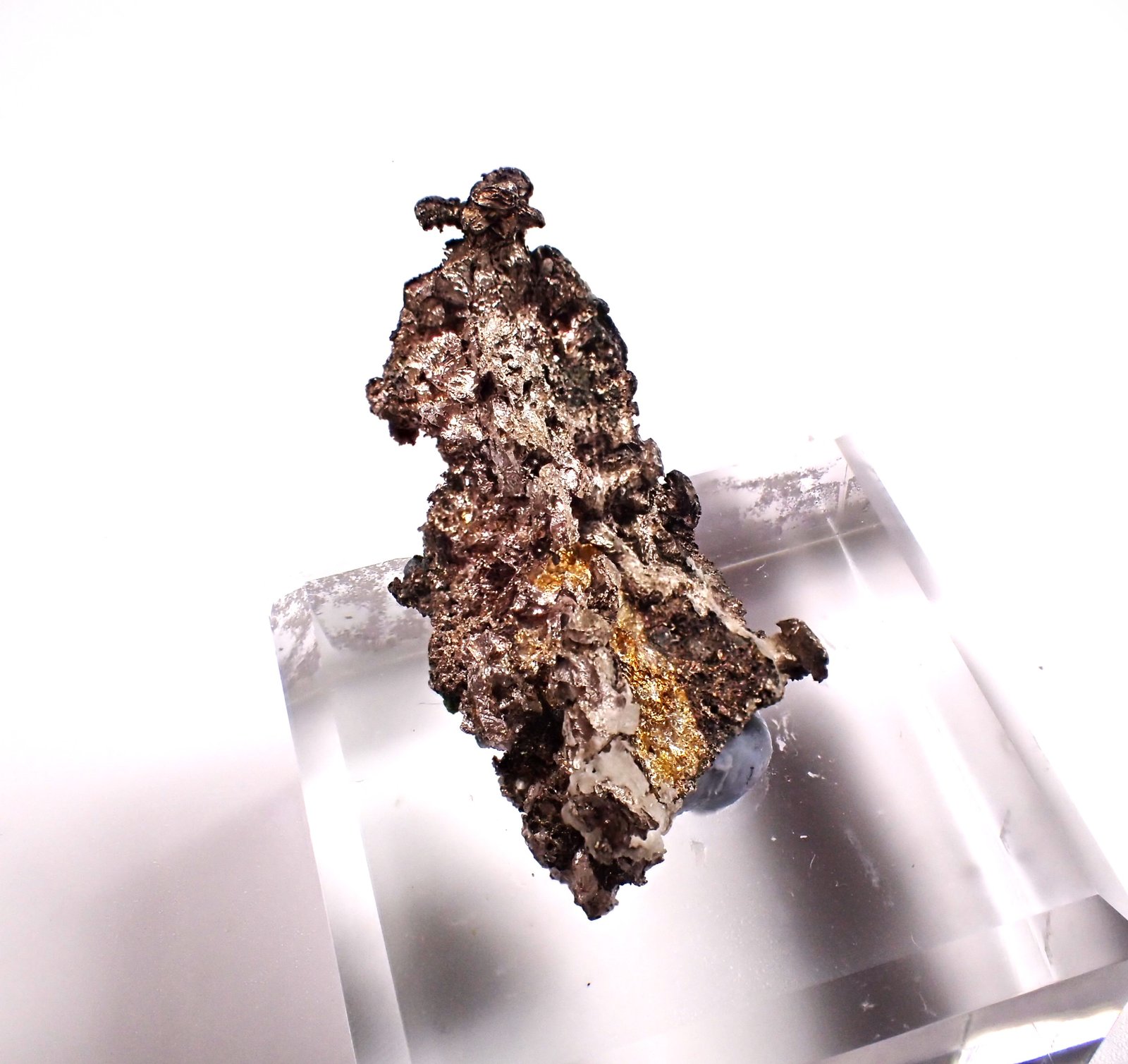 Silver, Copper, Calcite
32 mm x 22 mm x 15 mm
(Autor: Don Lum)