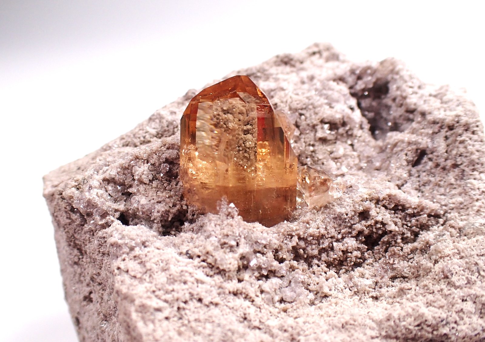 Topaz
52 mm x 39 mm x 41 mm
(Autor: Don Lum)