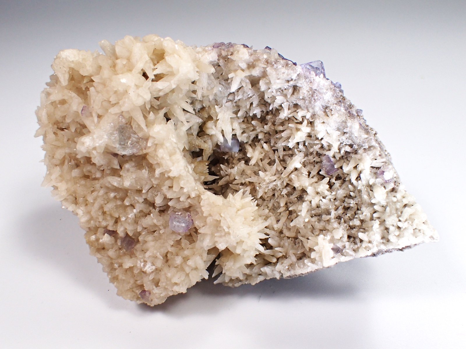 Fluorite, Calcite
94 mm x 62 mm x 48 mm
(Autor: Don Lum)