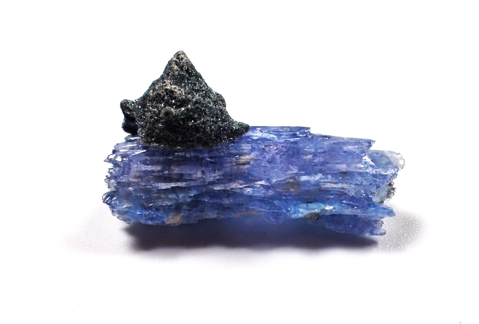 Jeremejevite
16 mm  x 12 mm
(Autor: Don Lum)