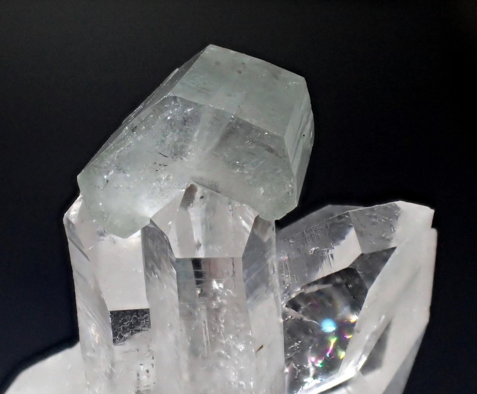 Apatite, Quartz
86 mm x 53 mm  x 35 mm
(Autor: Don Lum)