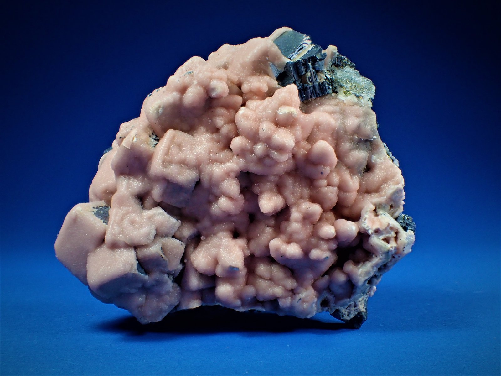 Rhodochrosite, Galena, Pyrite
90 mm x 86 mm x 51 mm
(Autor: Don Lum)