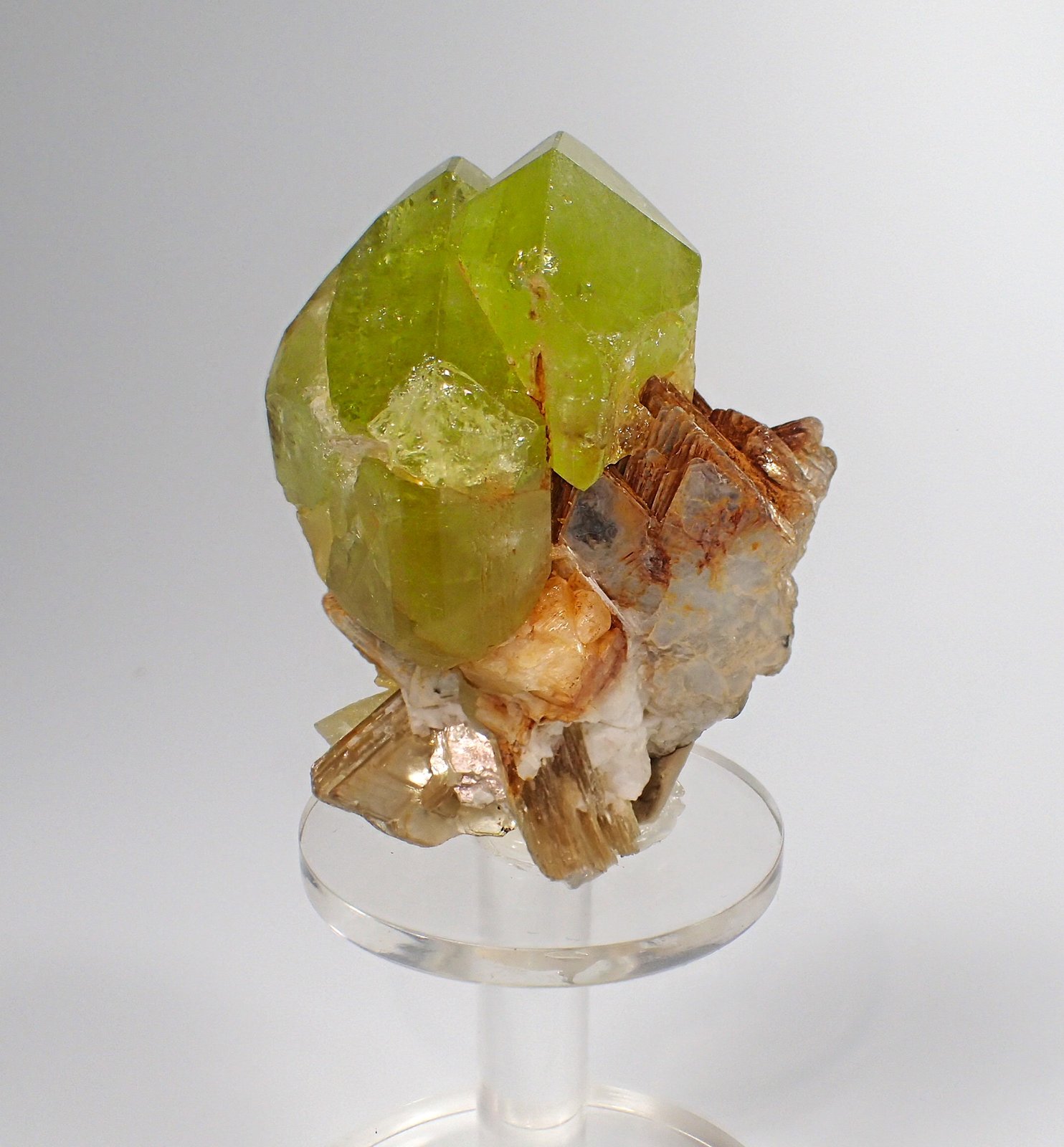 Brazilianite
51 mm x 40 mm x 38 mm
(Autor: Don Lum)